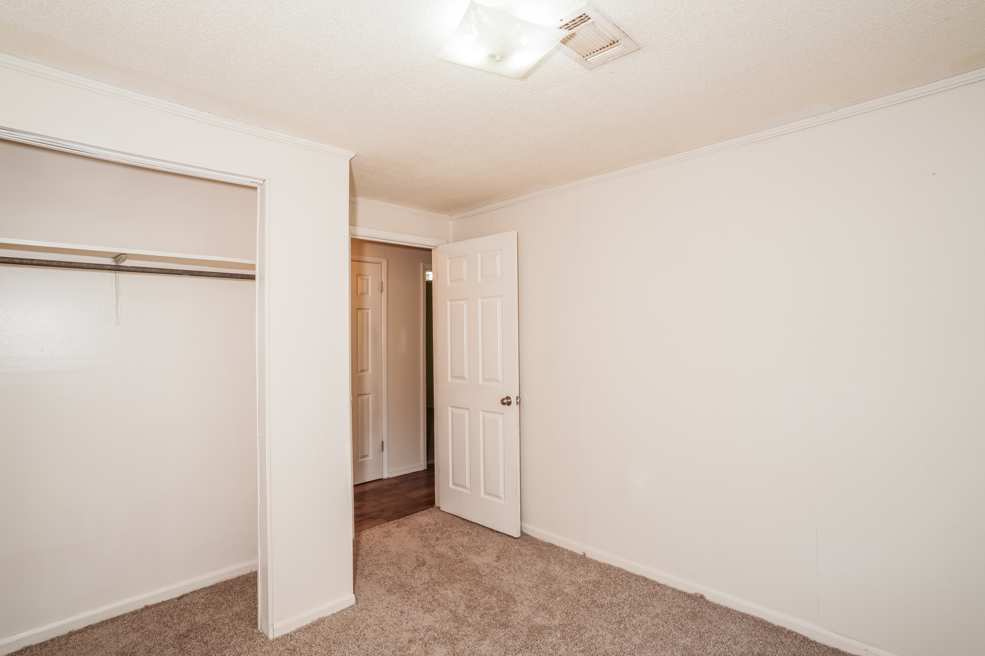 Photo 37 of 41 of 733 Sutton St, Jesup, GA