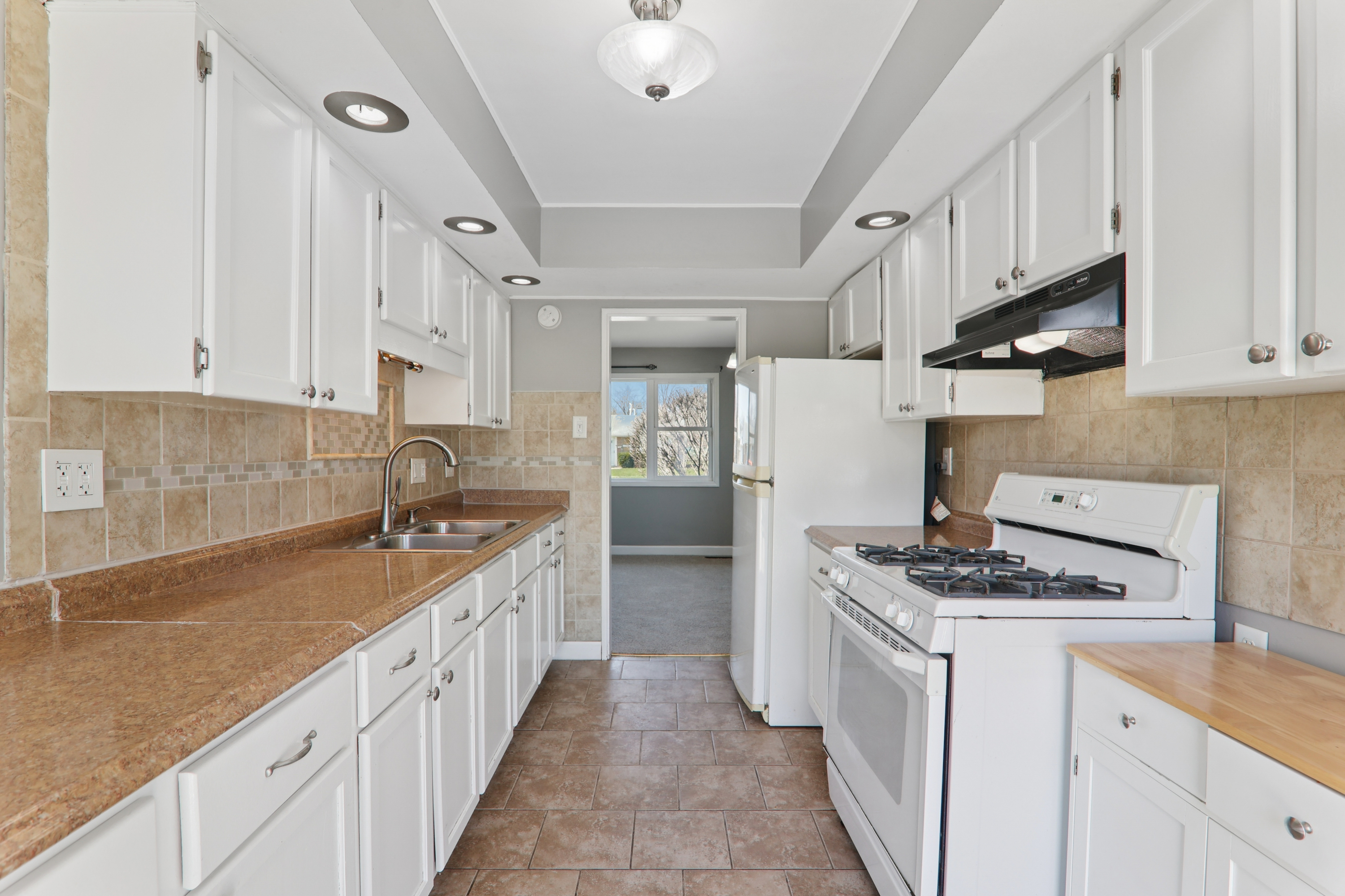 Photo 2 of 30 of 17303 Greenbay Ave, Lansing, IL