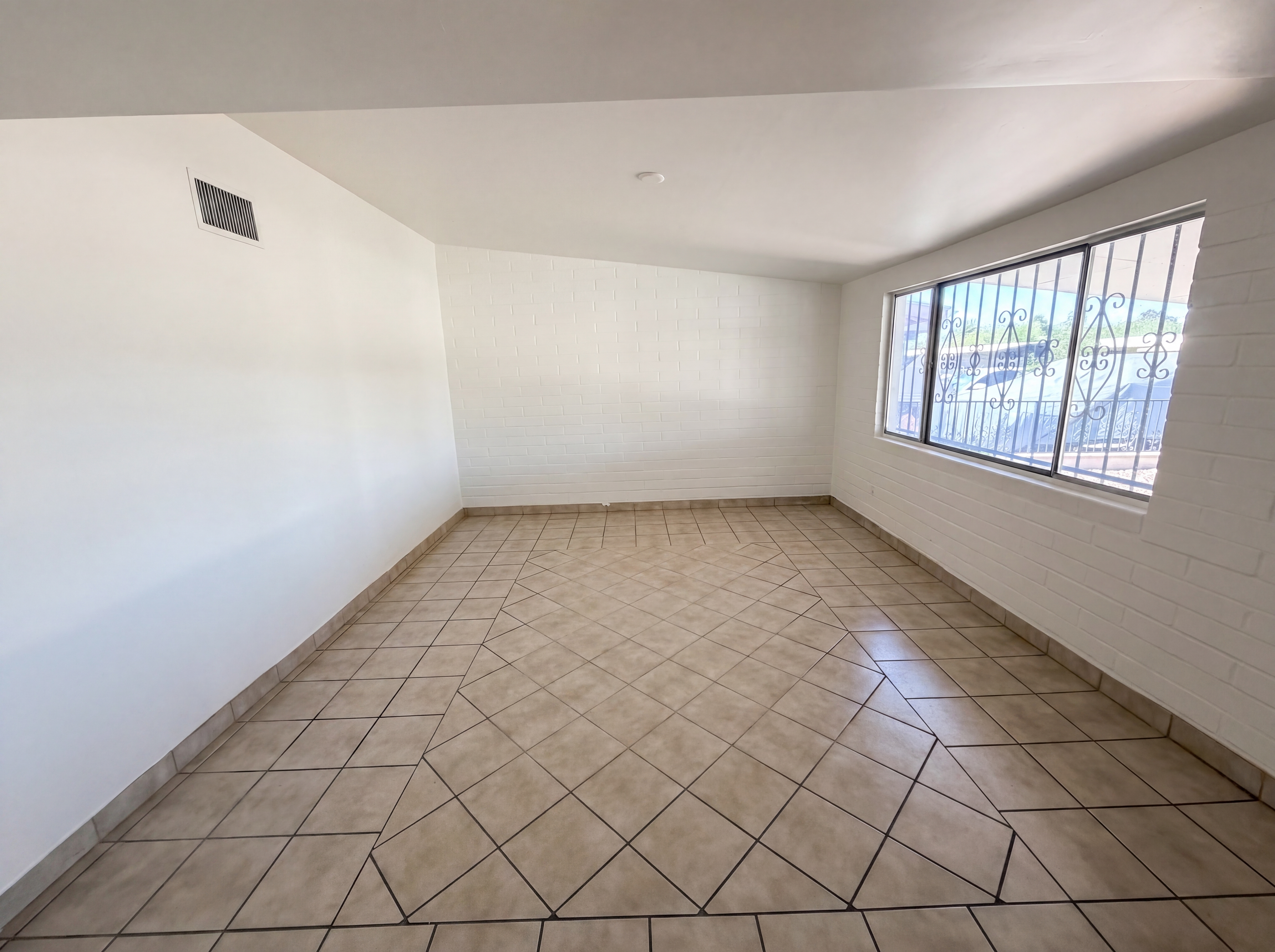Photo 10 of 24 of 1133 W Edgewater Dr, Tucson, AZ