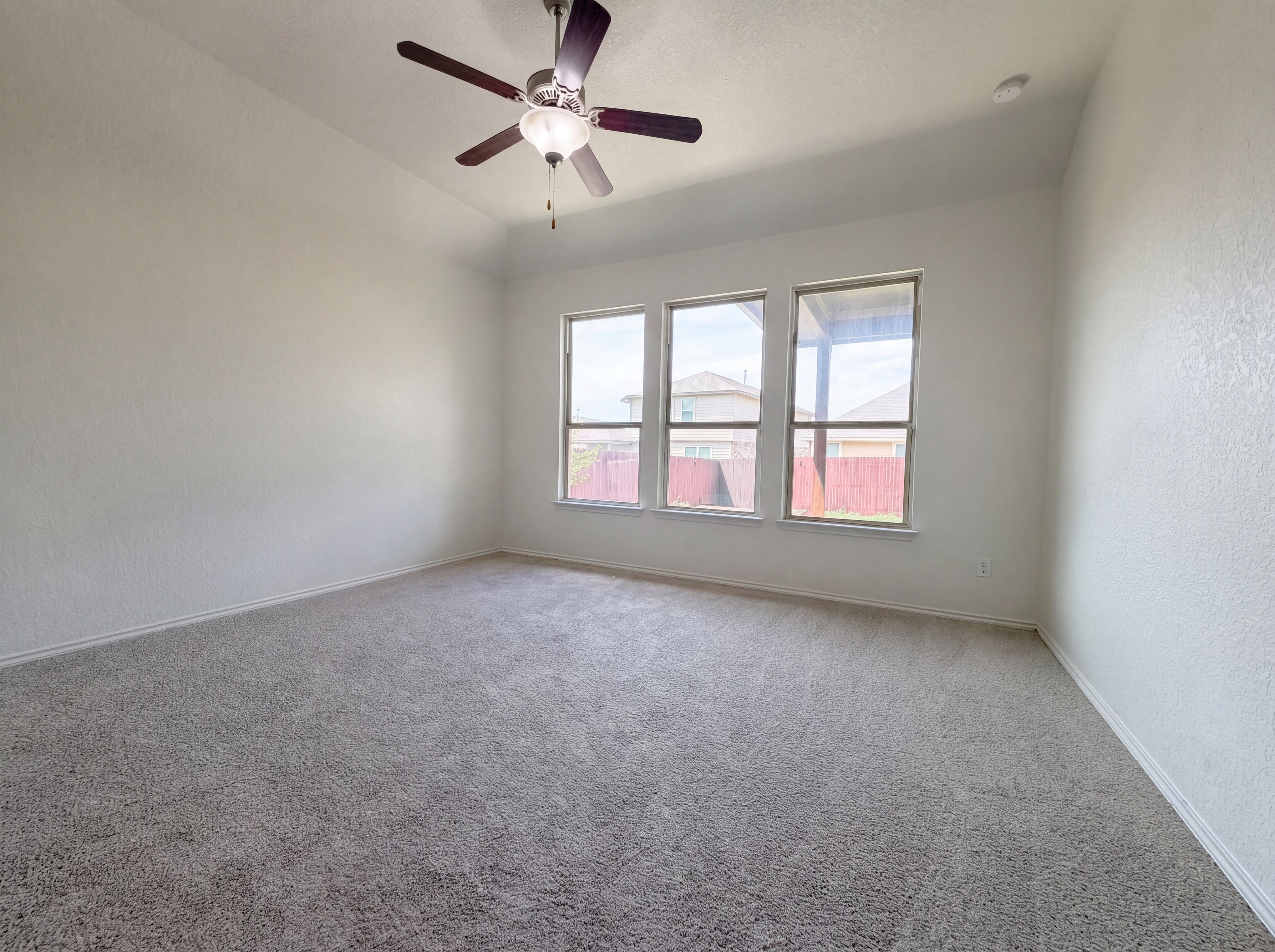 Photo 4 of 23 of 5815 Akin Elm, San Antonio, TX