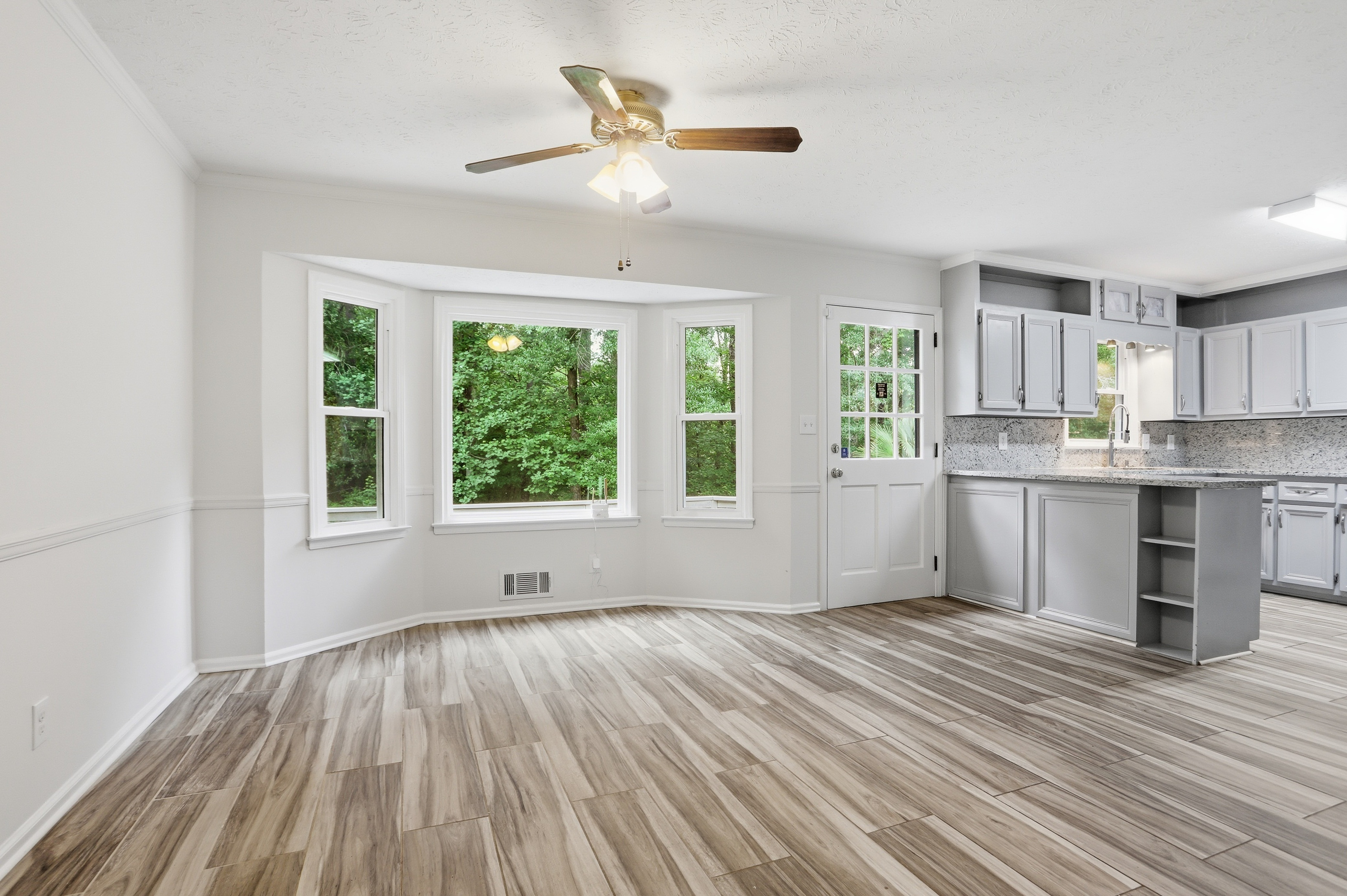 Photo 32 of 58 of 3839 Cotswold Dr , Lilburn, GA