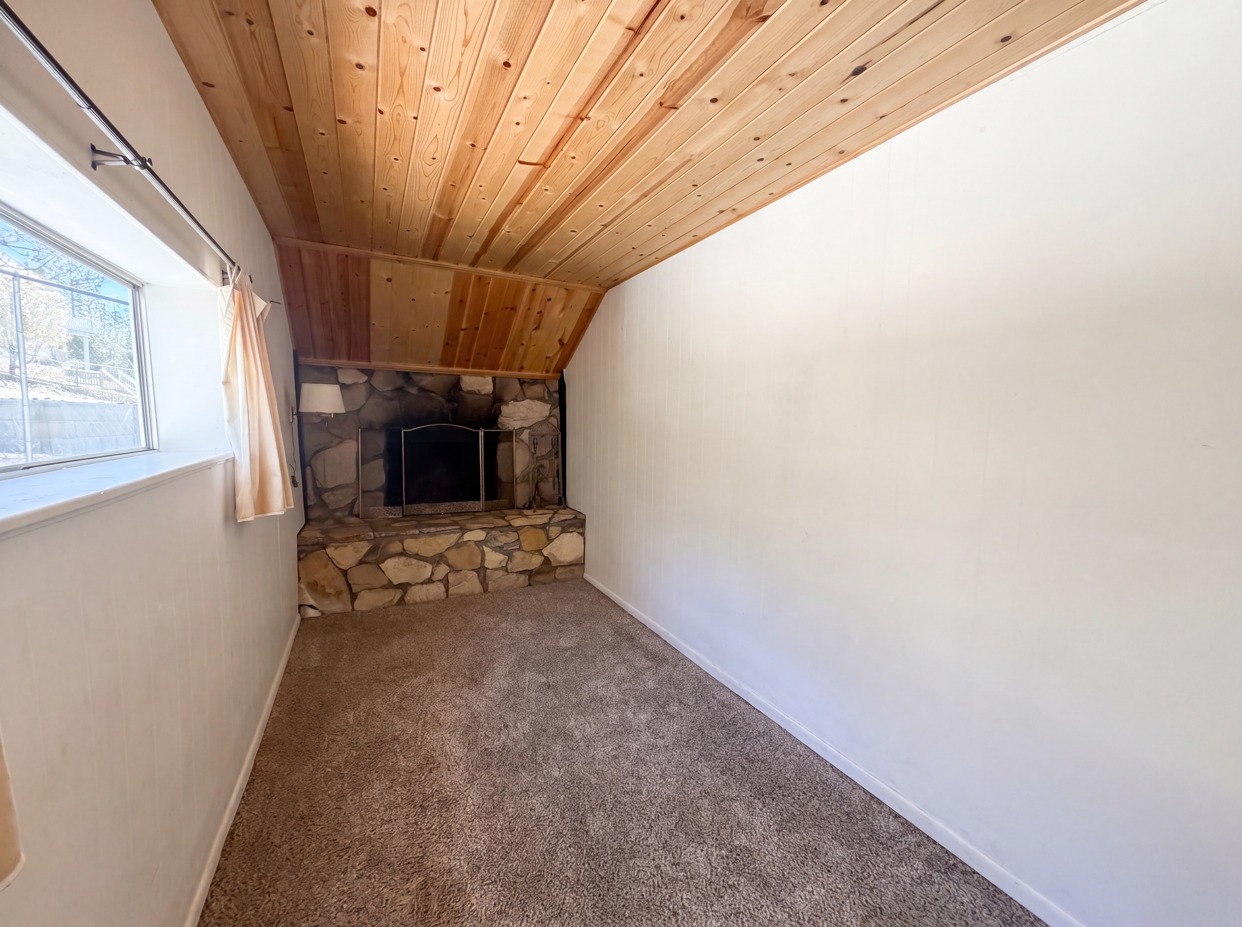 Photo 6 of 23 of 718 Blue Jay Rd, Big Bear Lake, CA