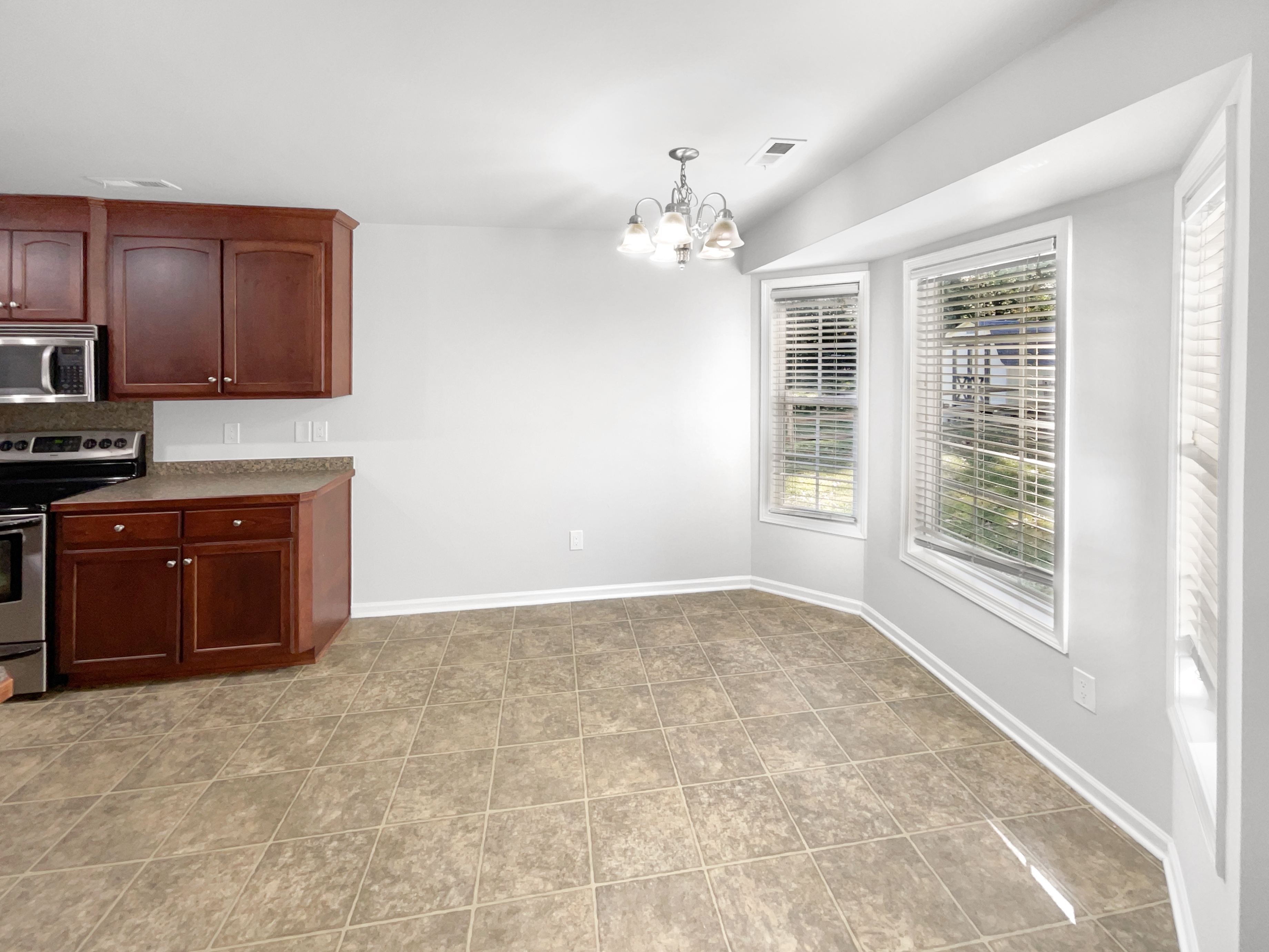 Photo 12 of 19 of 912 Carole Summey Dr, Dallas, NC