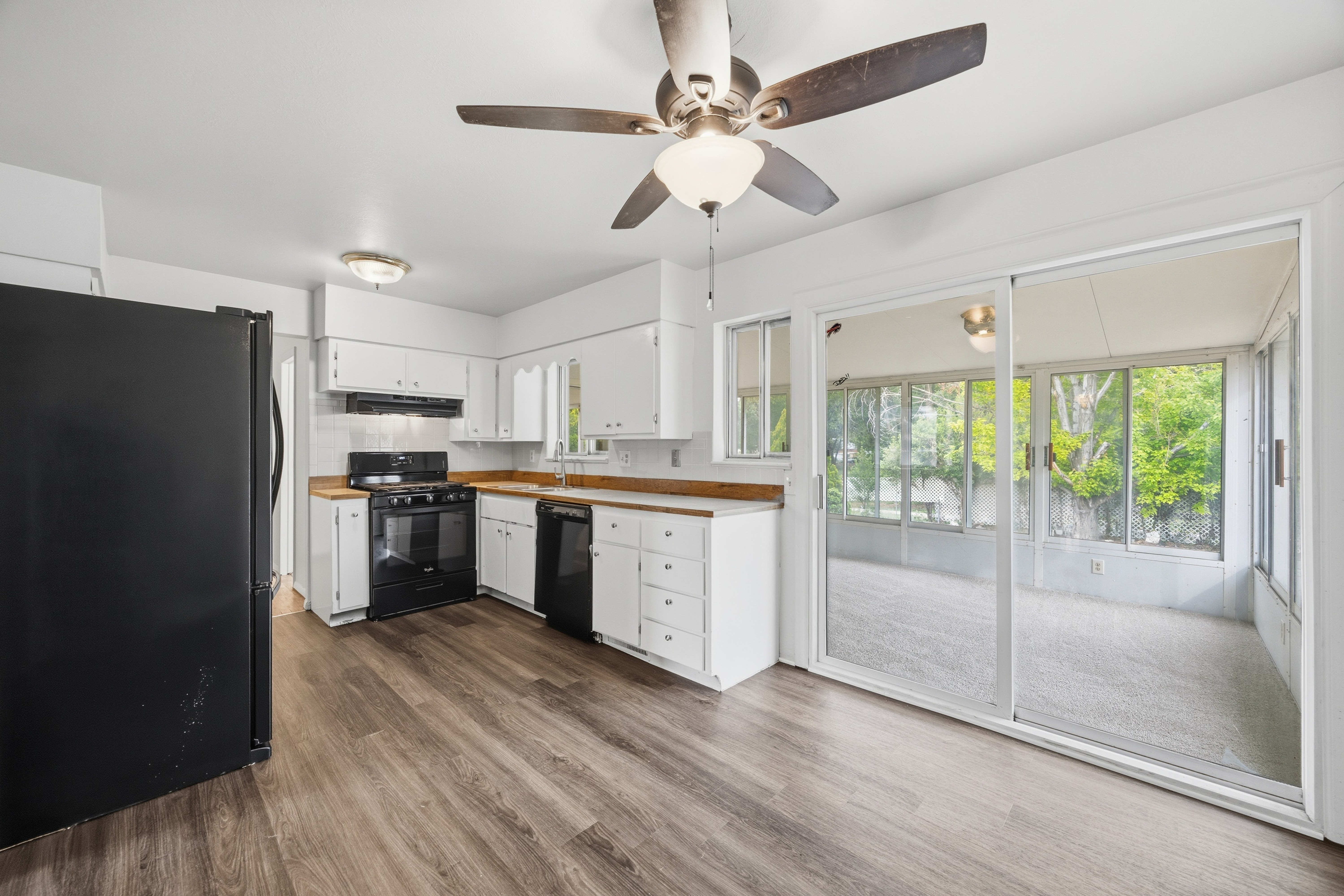 Photo 19 of 49 of 228 Fairfax St, Colorado Springs, CO