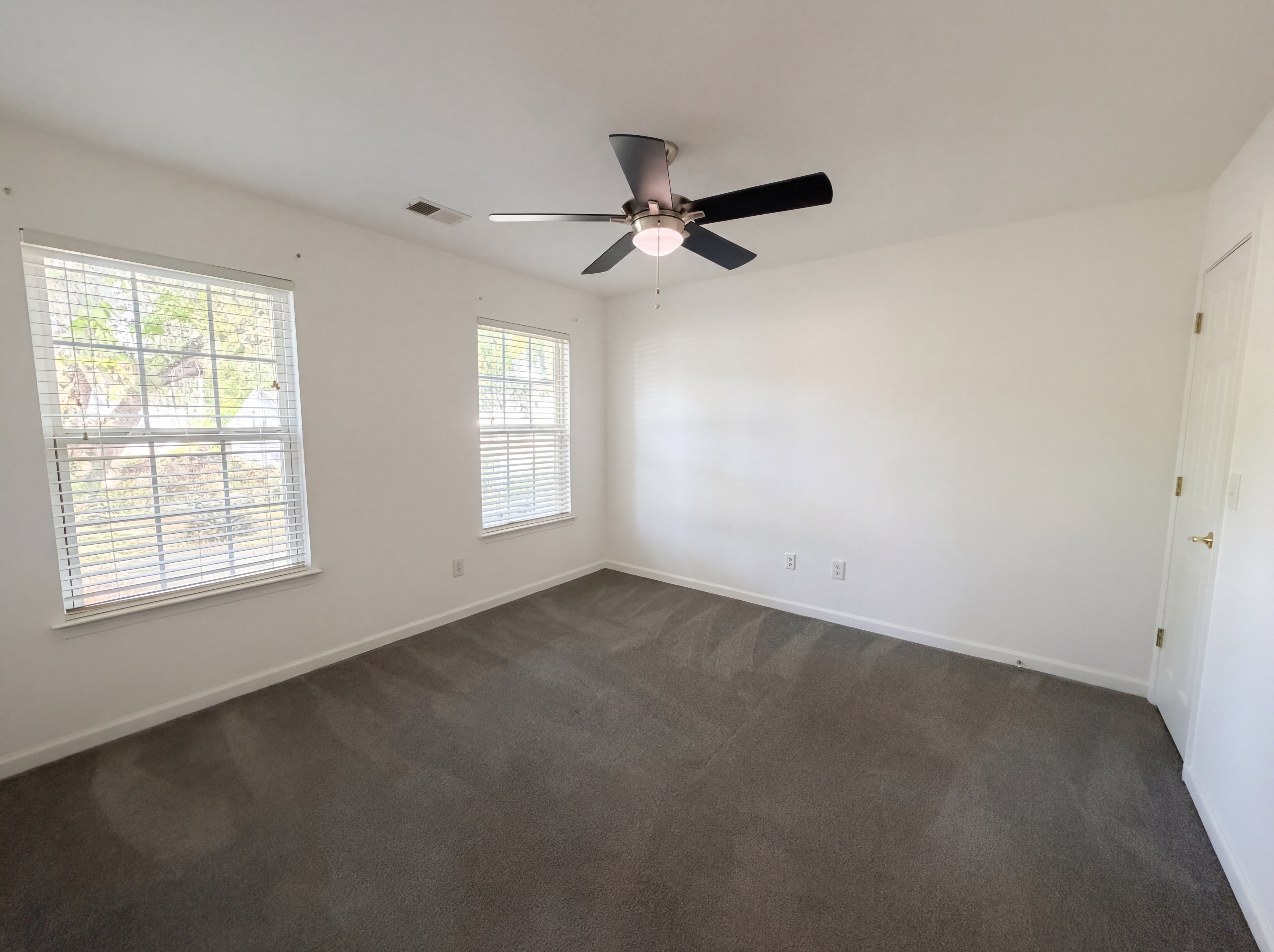 Photo 15 of 27 of 8692 Hickory Creek Ct, North Charleston, SC