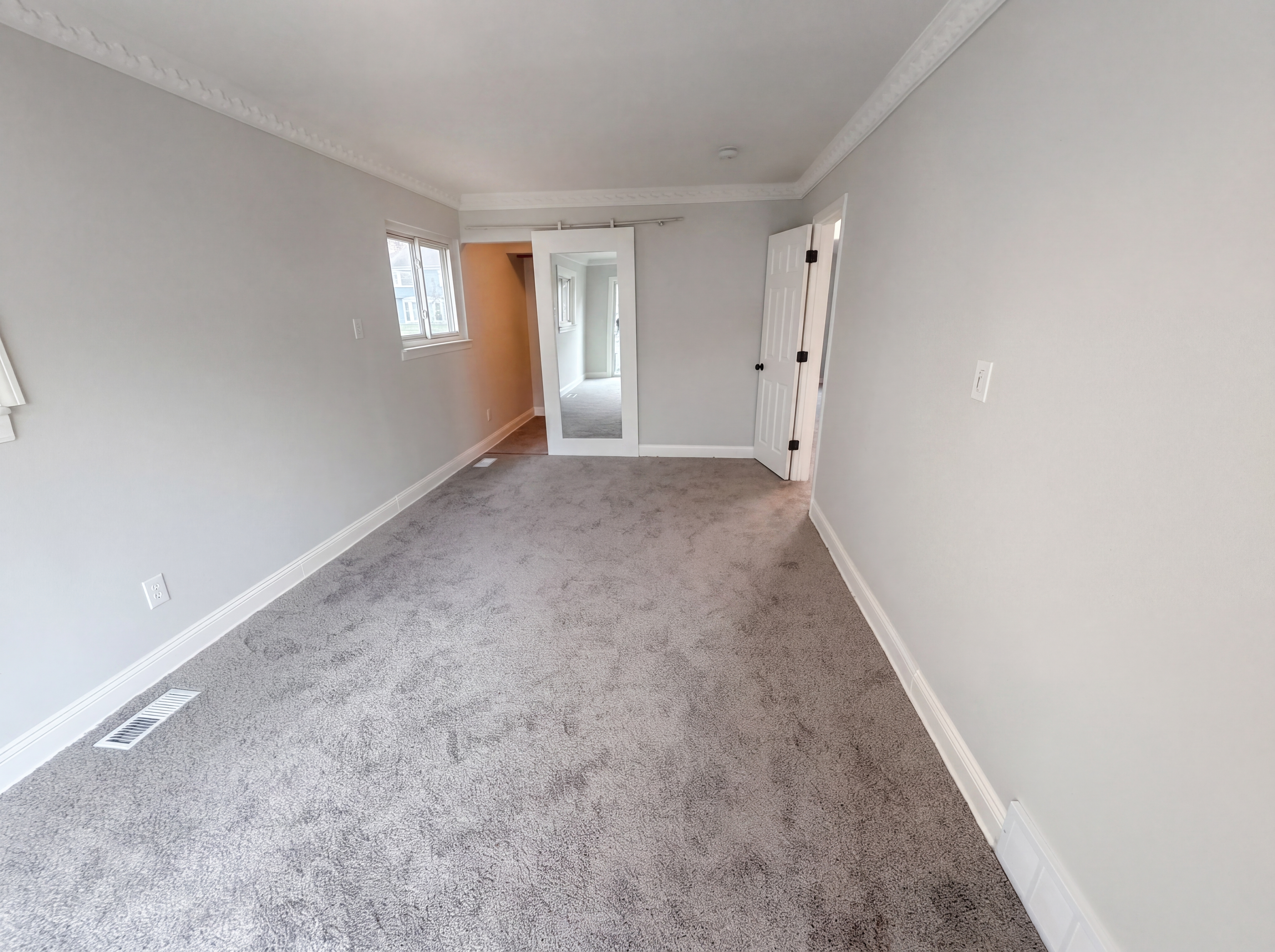 Photo 4 of 28 of 916 Longfellow Ave, Royal Oak, MI