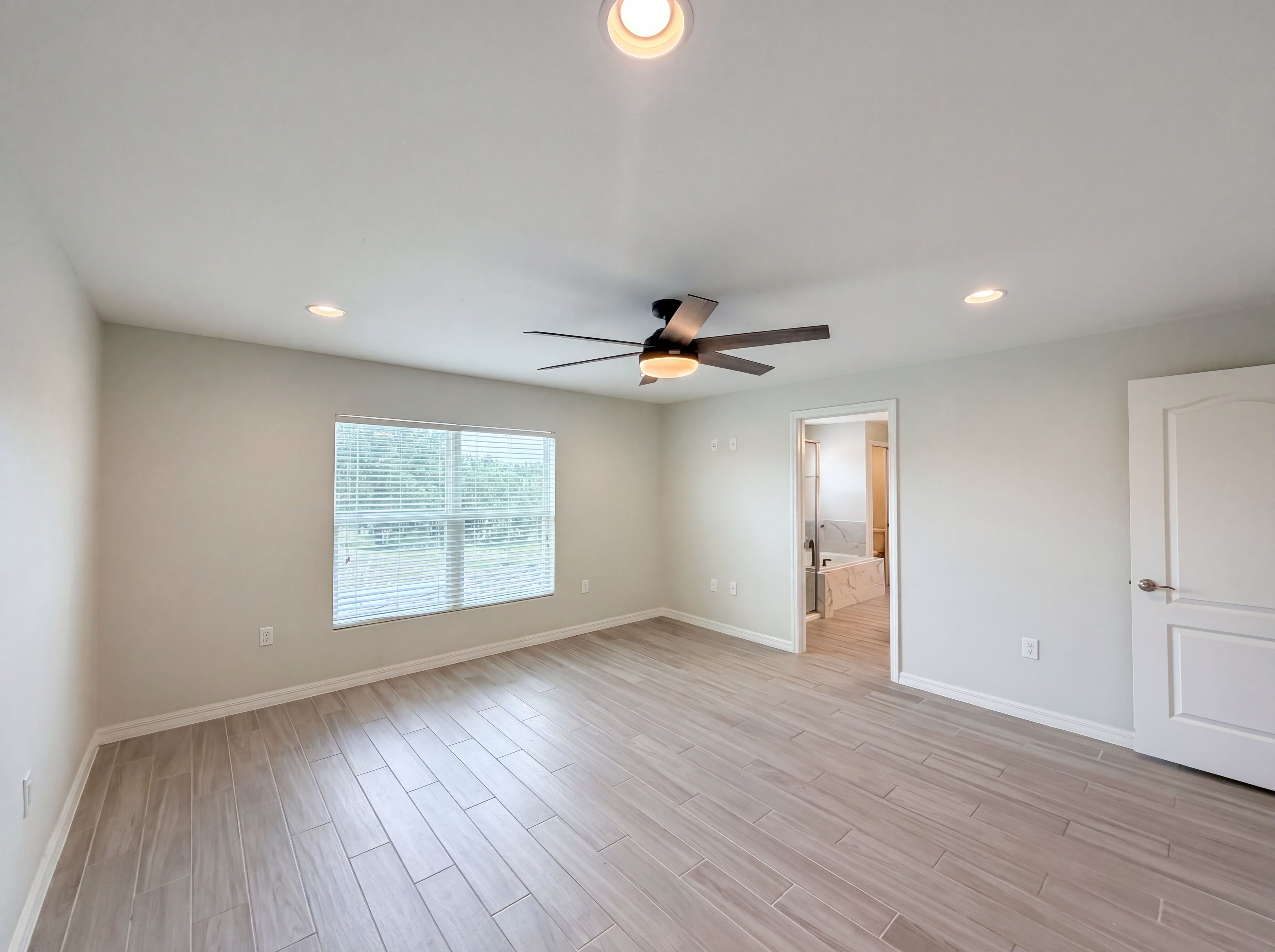 Photo 4 of 25 of 4510 Penkert Pl, Lakeland, FL