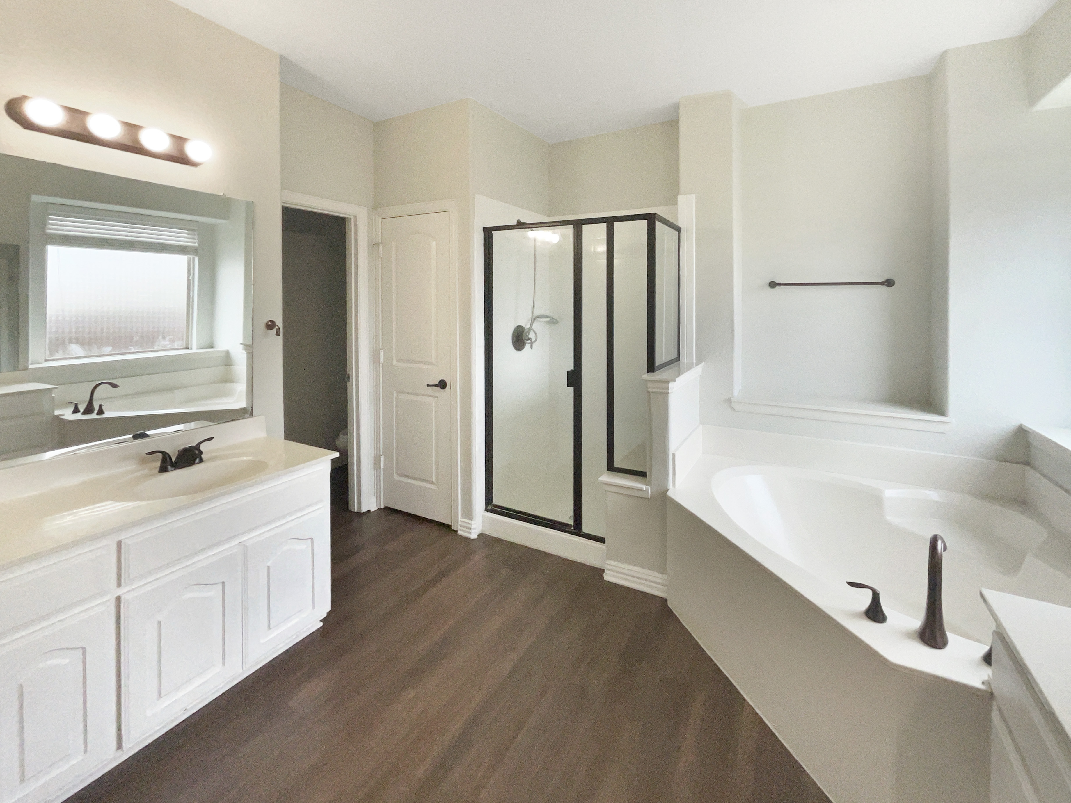 Photo 11 of 33 of 1005 Lake Hollow Dr, Little Elm, TX