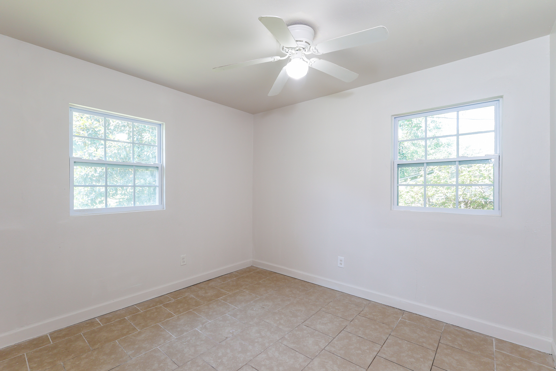 Photo 15 of 21 of 704 Thornton Pl, Mobile, AL