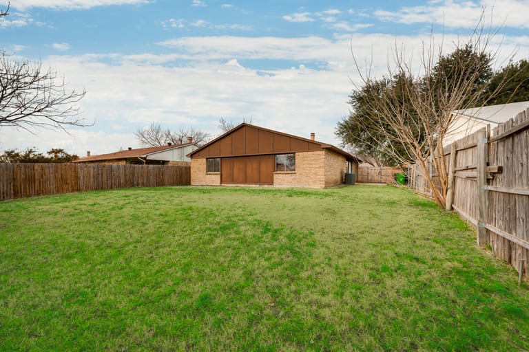 Photo 25 of 27 - 4100 Shagbark St, Fort Worth, TX 76137