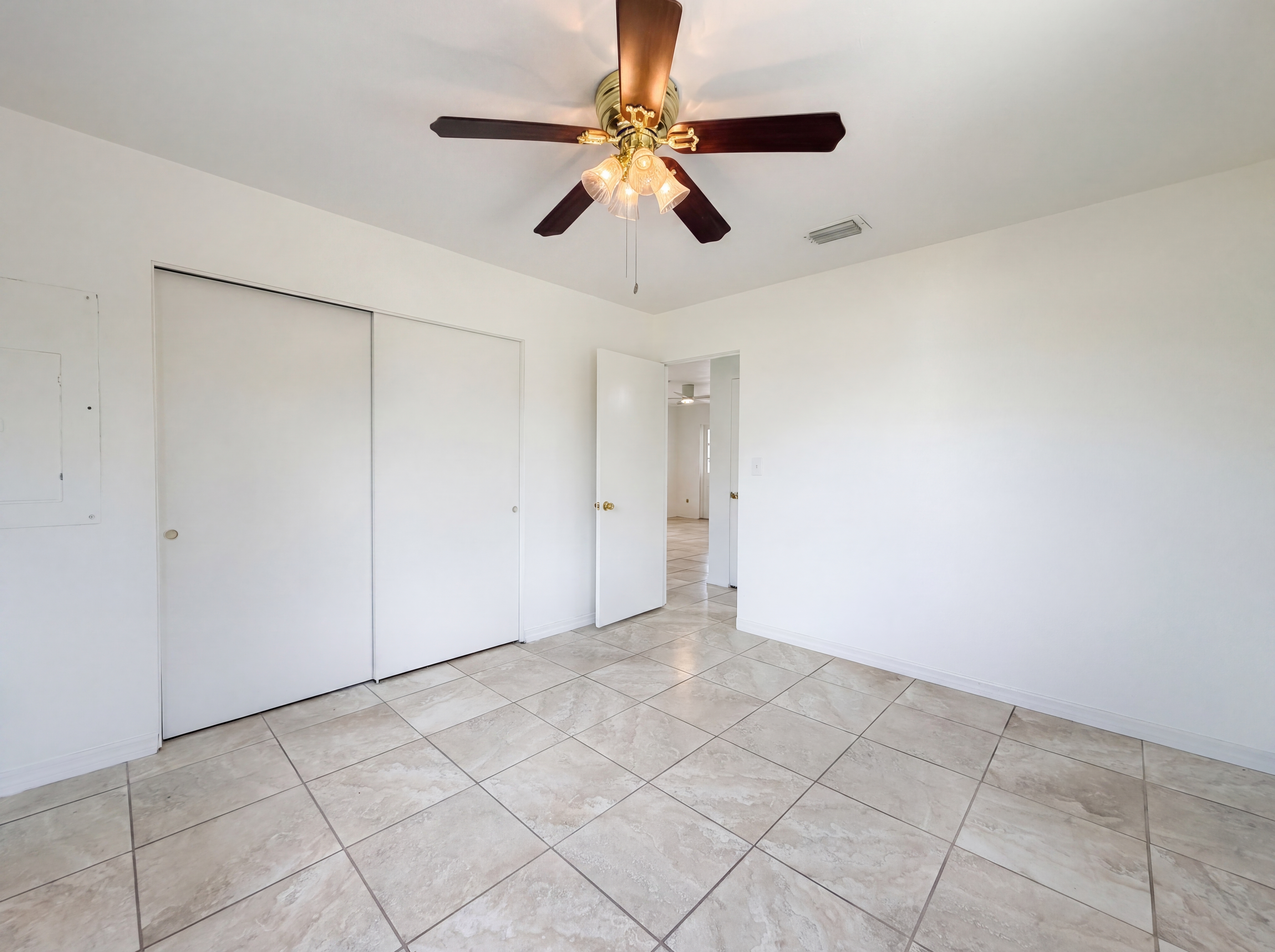 Photo 14 of 28 of 829 E 4th St, Englewood, FL