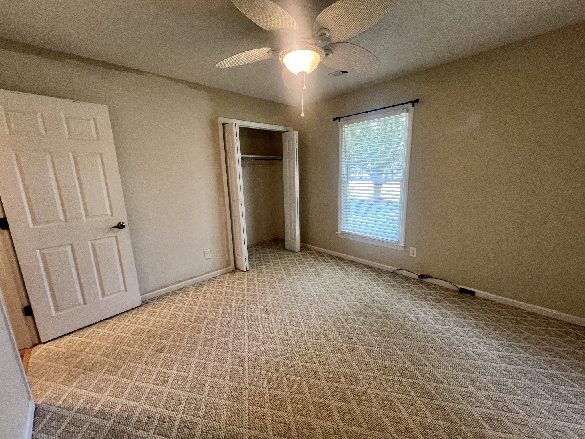 Photo 8 of 26 of 2504 Thomas Langston Rd, Winterville, NC