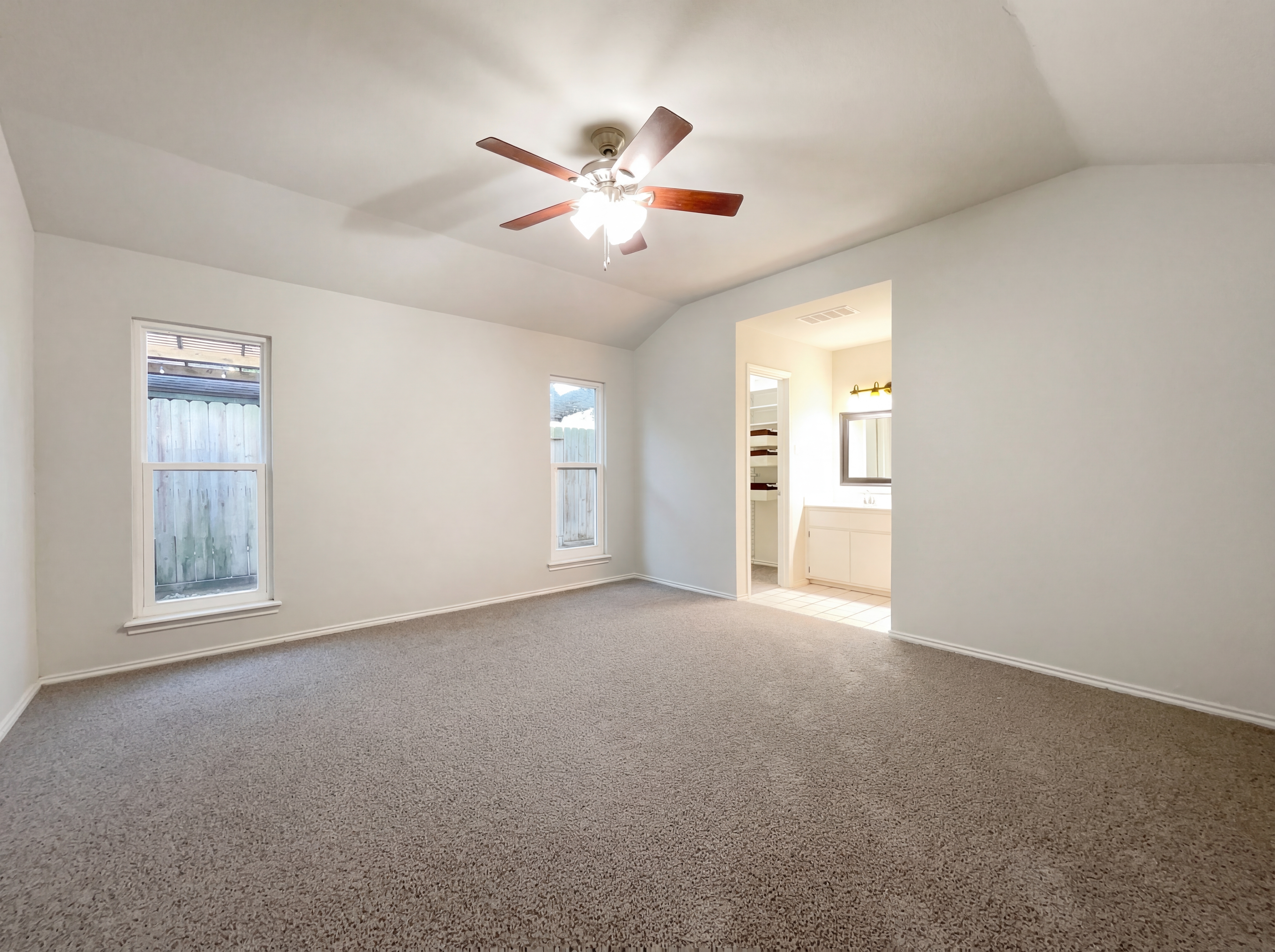 Photo 4 of 16 of 2175 Timberleaf Cir, Ingleside, TX