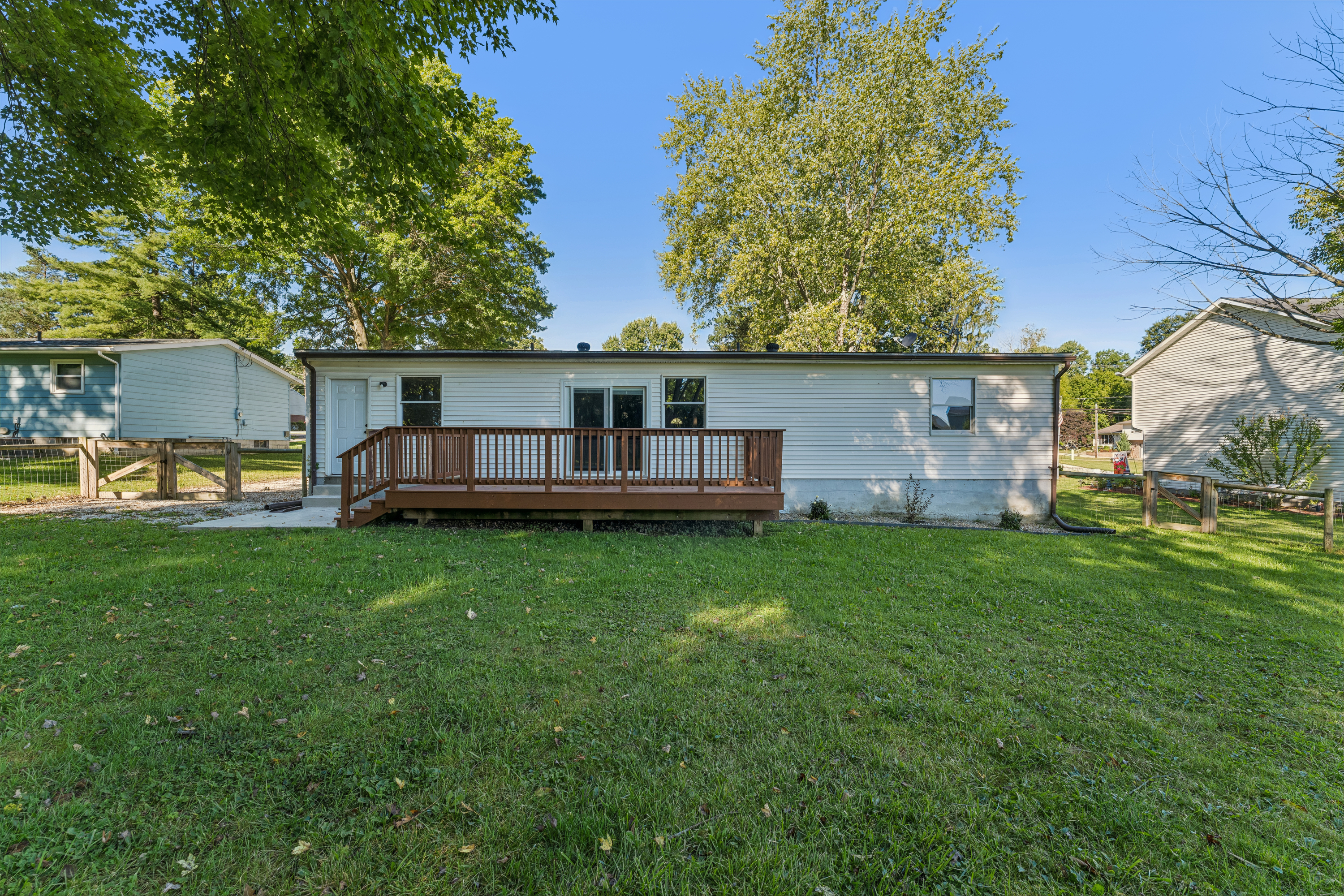 Photo 5 of 44 of 7855 Lake Rd, Chippewa Lake, OH
