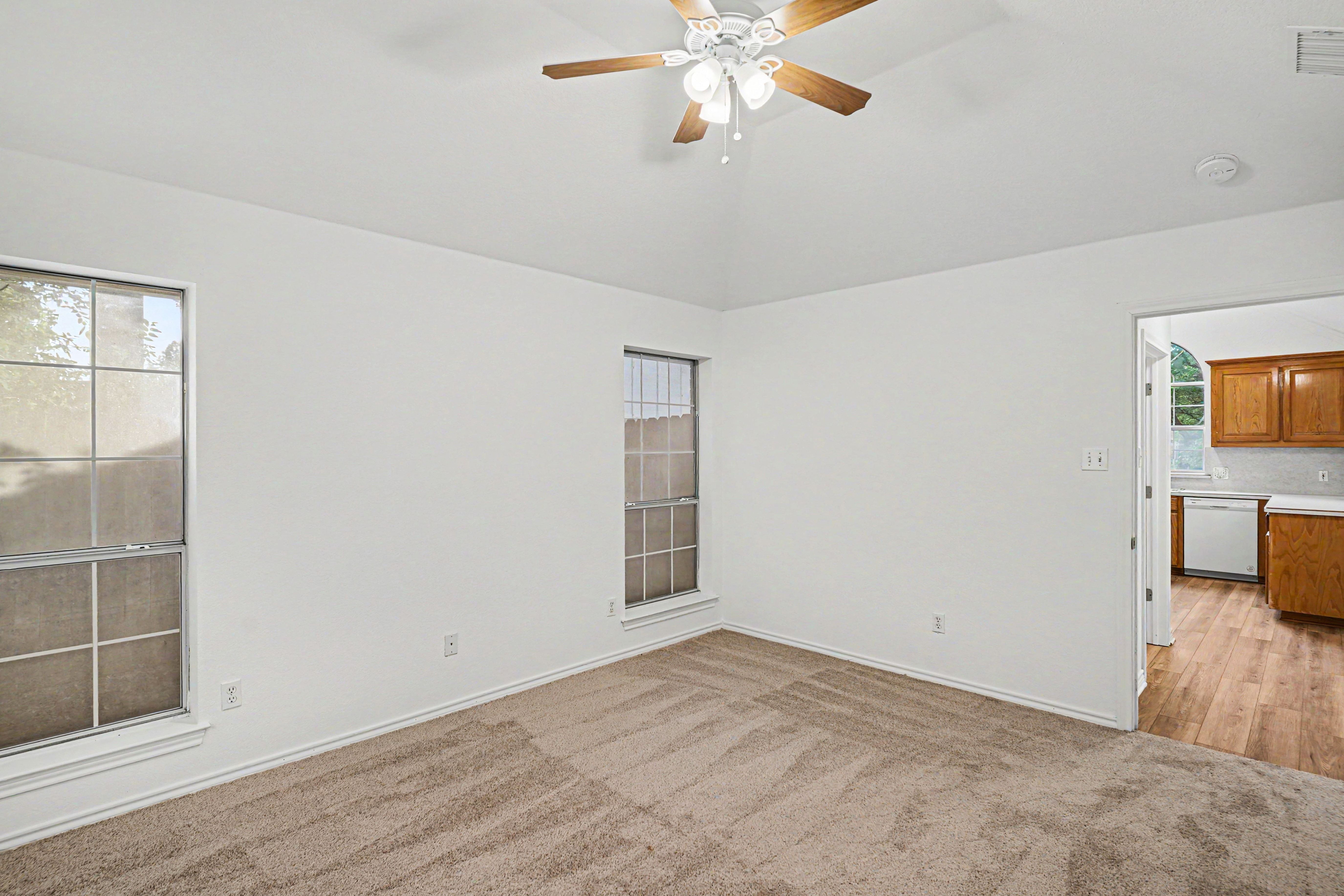 Photo 9 of 17 of 1504 Clover Ln, Granbury, TX