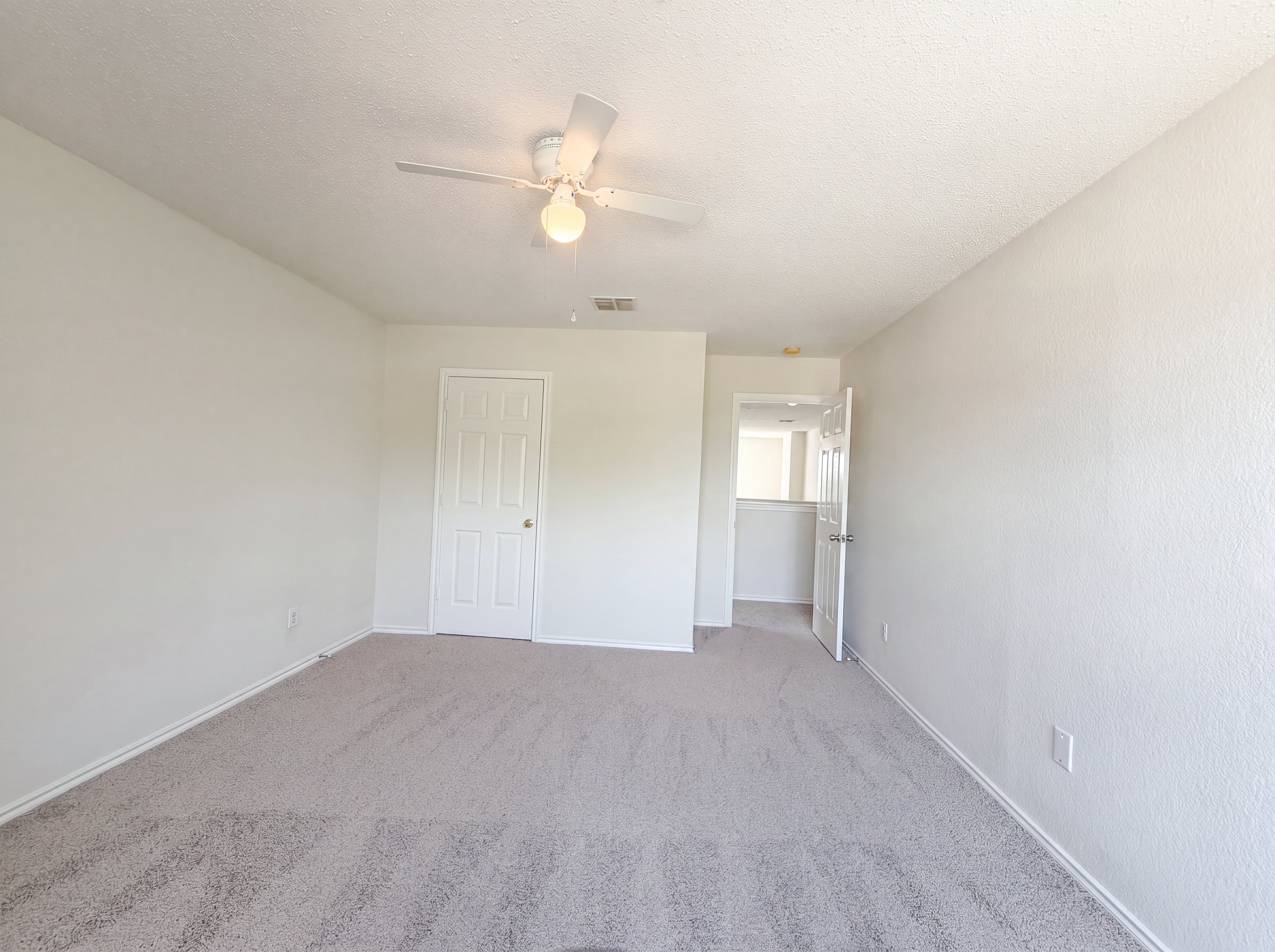 Photo 14 of 27 of 2320 Bantry Ln, Arlington, TX