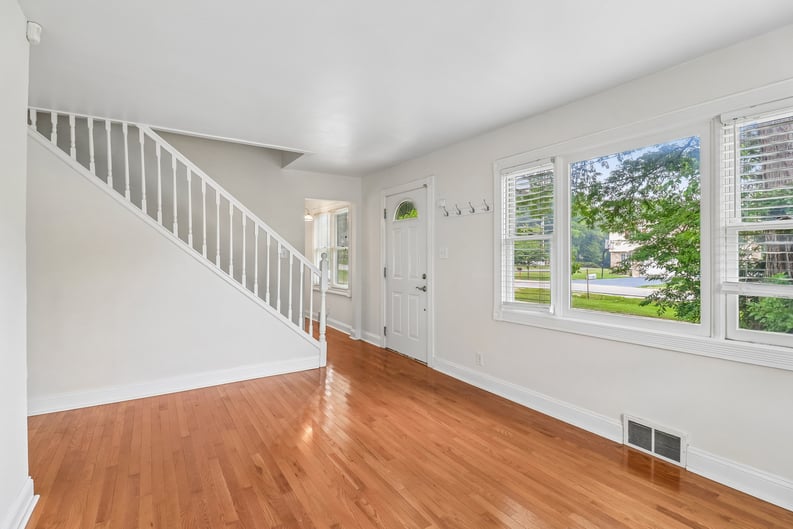 Property photo 3 of 4811 Roslyn Rd