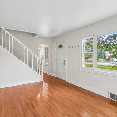 Property photo 3 of 4811 Roslyn Rd