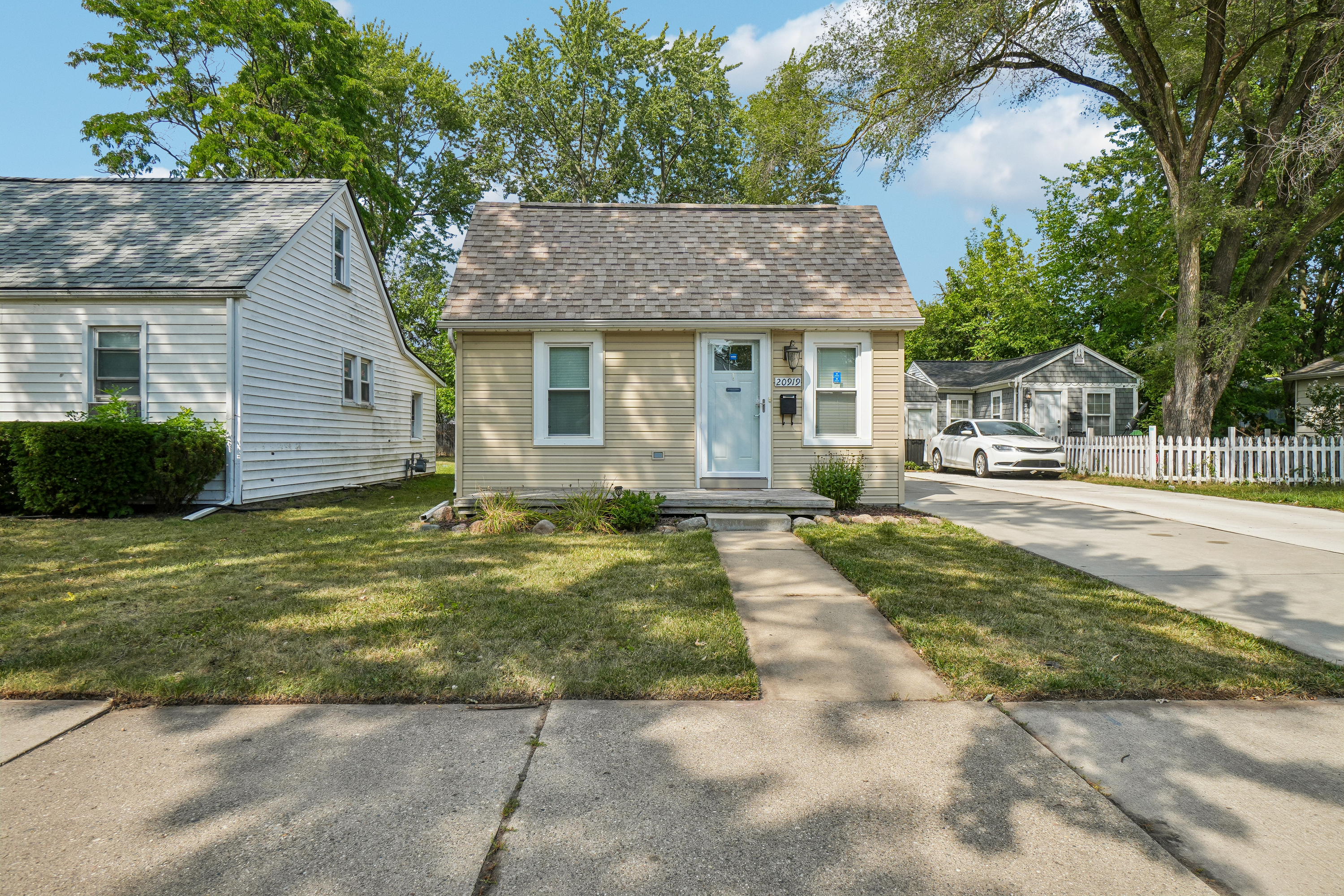 Photo 34 of 38 of 20919 Hollywood St, Harper Woods, MI