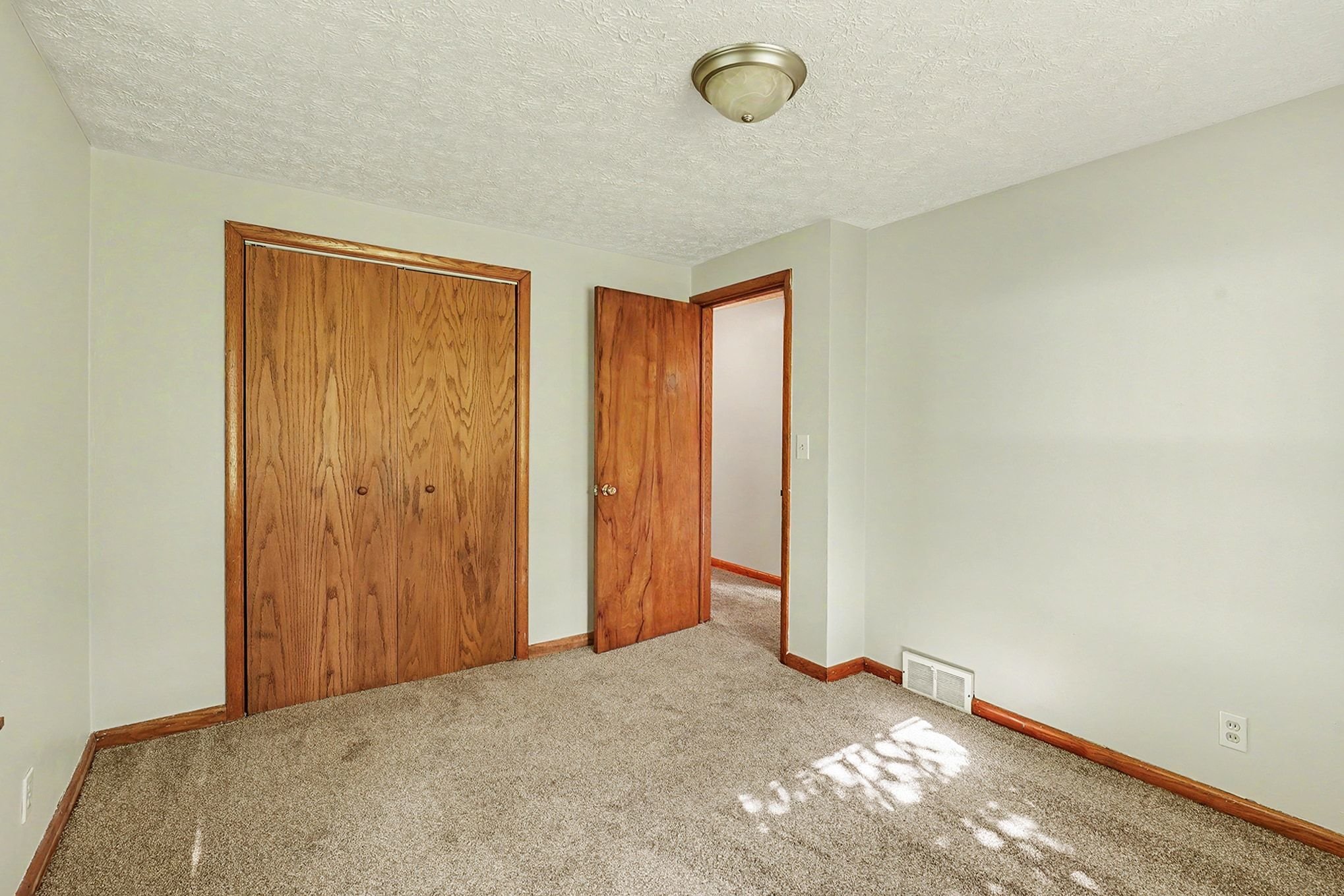 Photo 16 of 28 of 811 Leecrest St NW, Massillon, OH