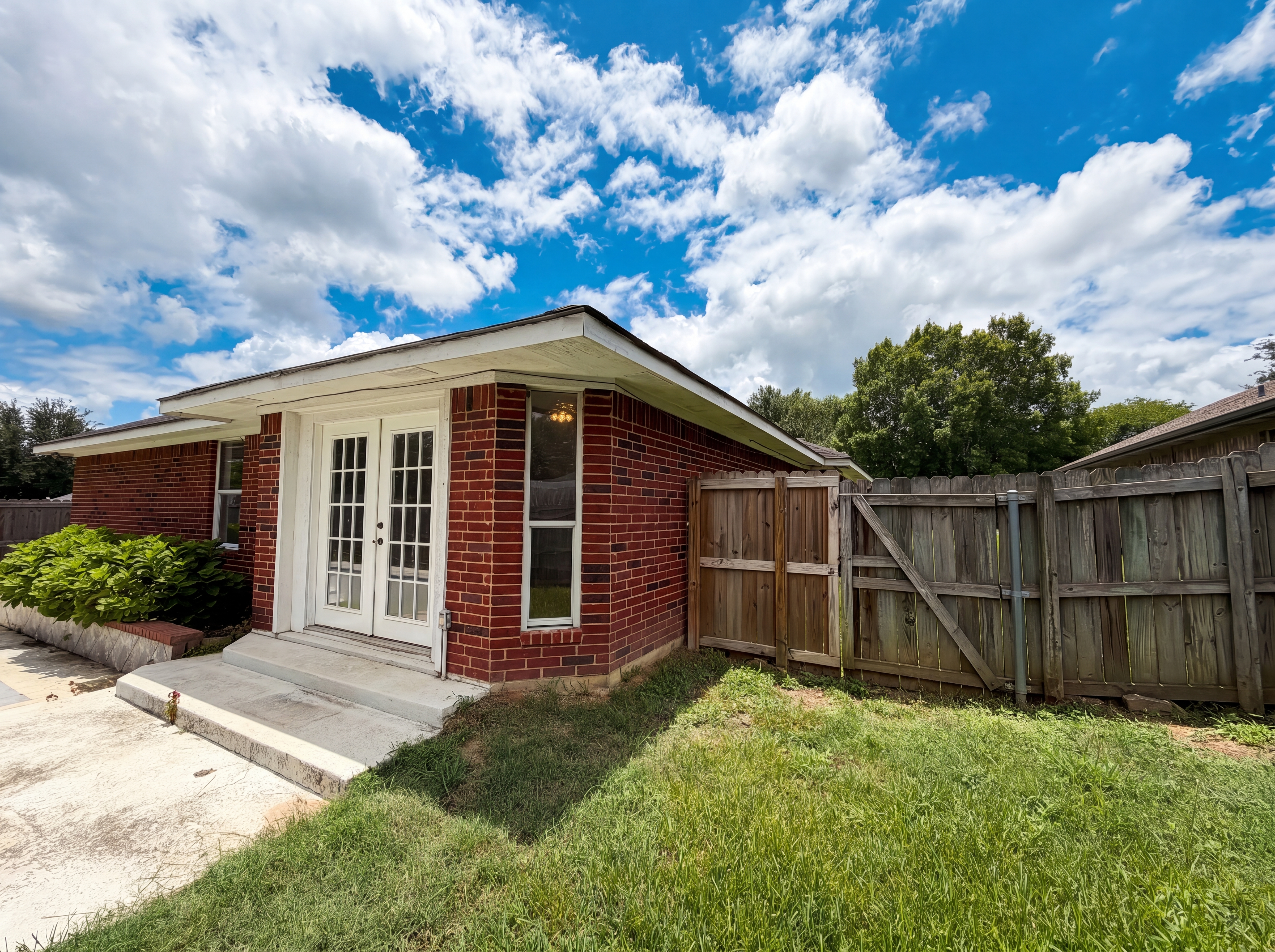 Photo 15 of 17 of 10740 Southern Trace Cir, Flint, TX