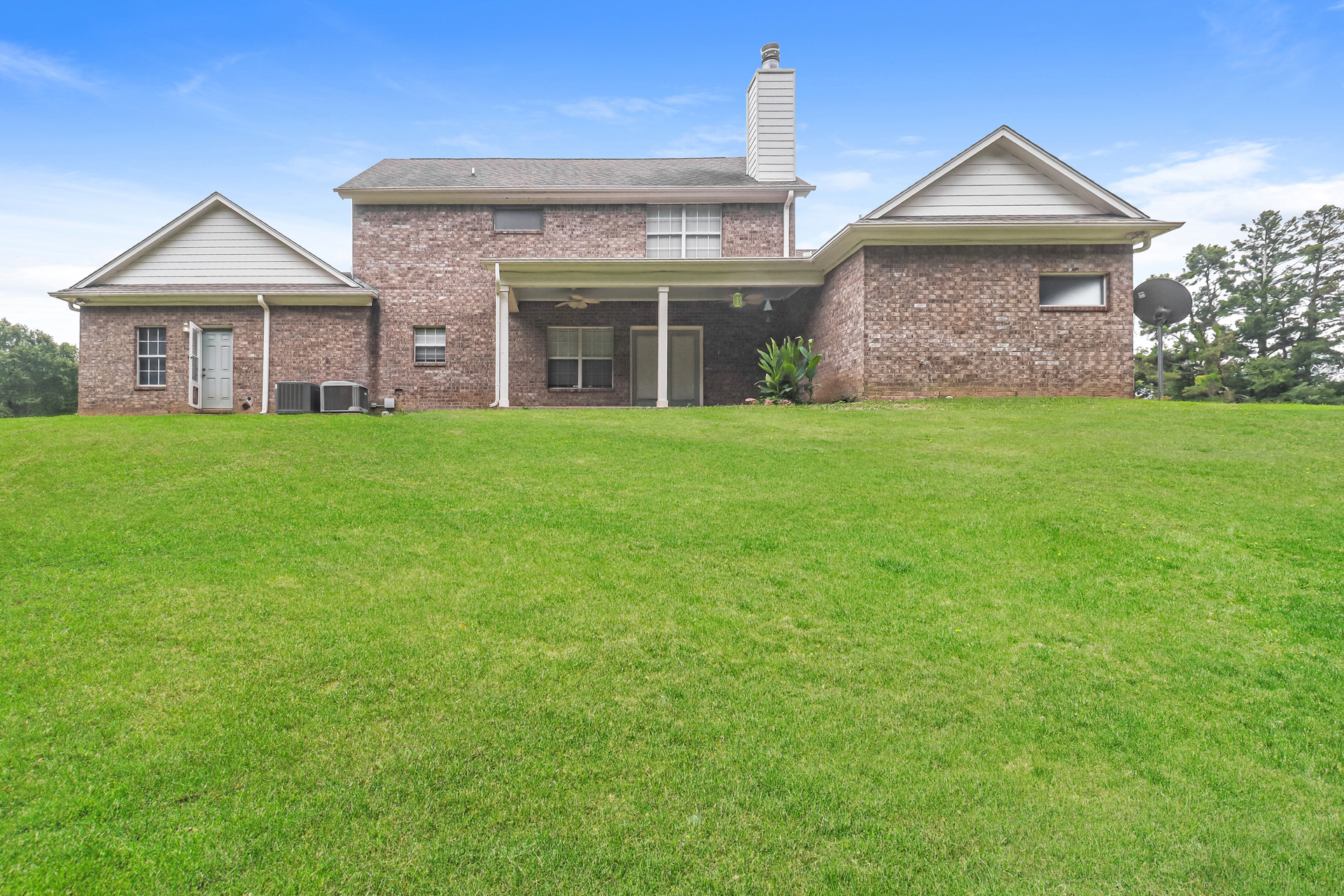 Photo 5 of 25 of 7632 Holly Springs Rd, Hernando, MS