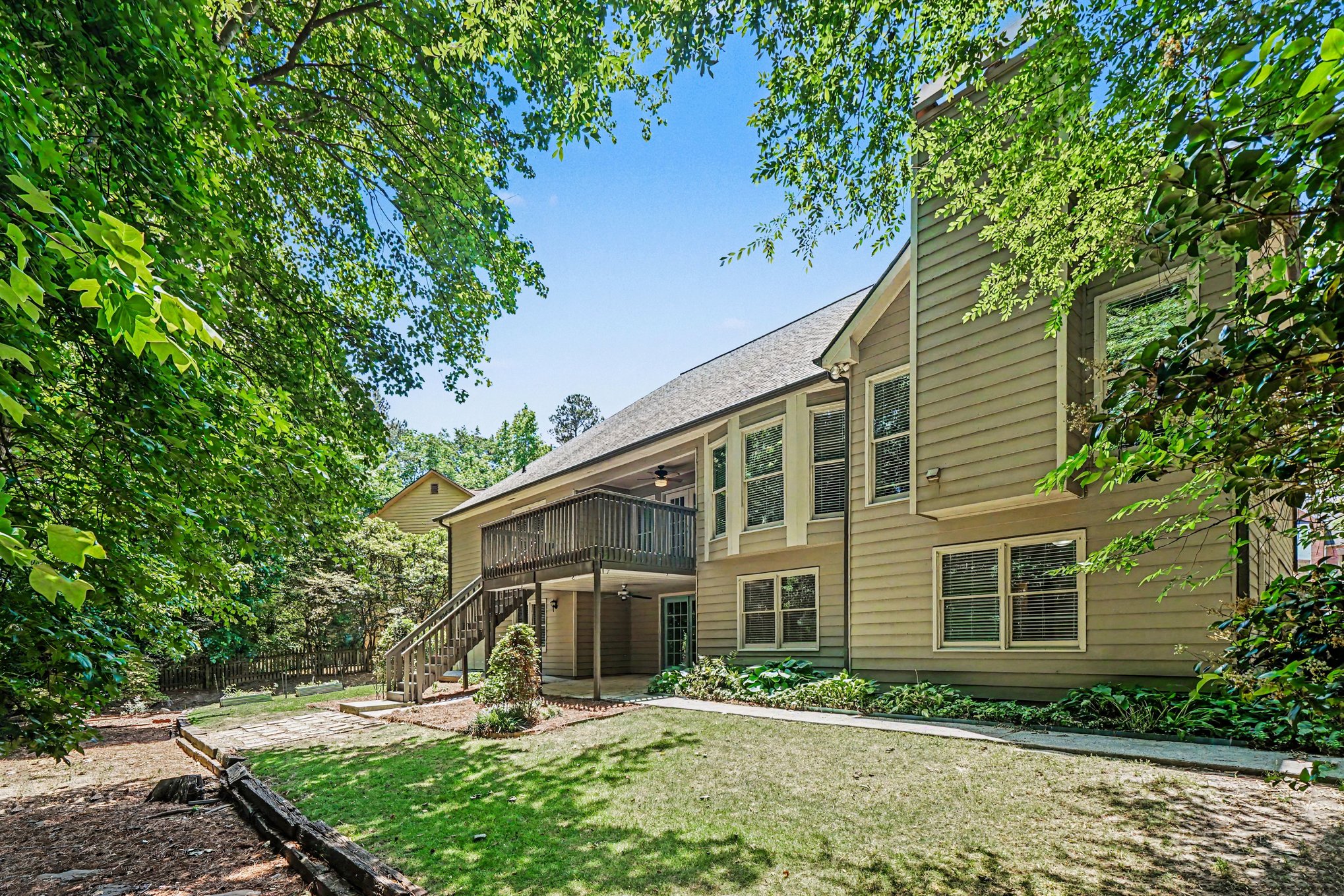 Photo 5 of 25 of 977 Sunny Glenn Ct, Lawrenceville, GA