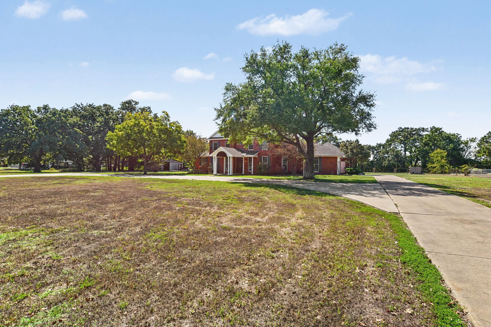 Photo 4 of 28 of 8304 Karen Ln, Terrell, TX
