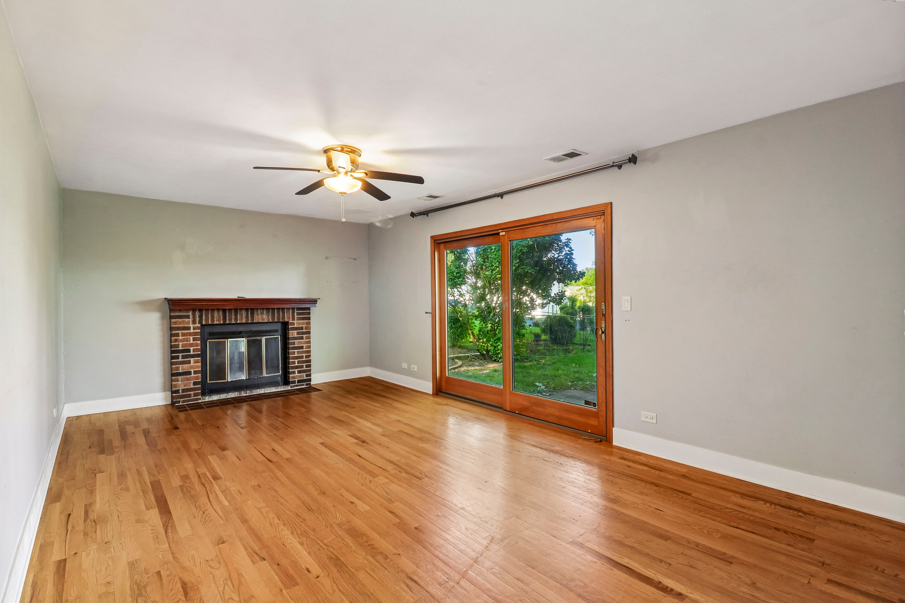 Photo 4 of 39 of 702 Buffalo Cir, Carol Stream, IL