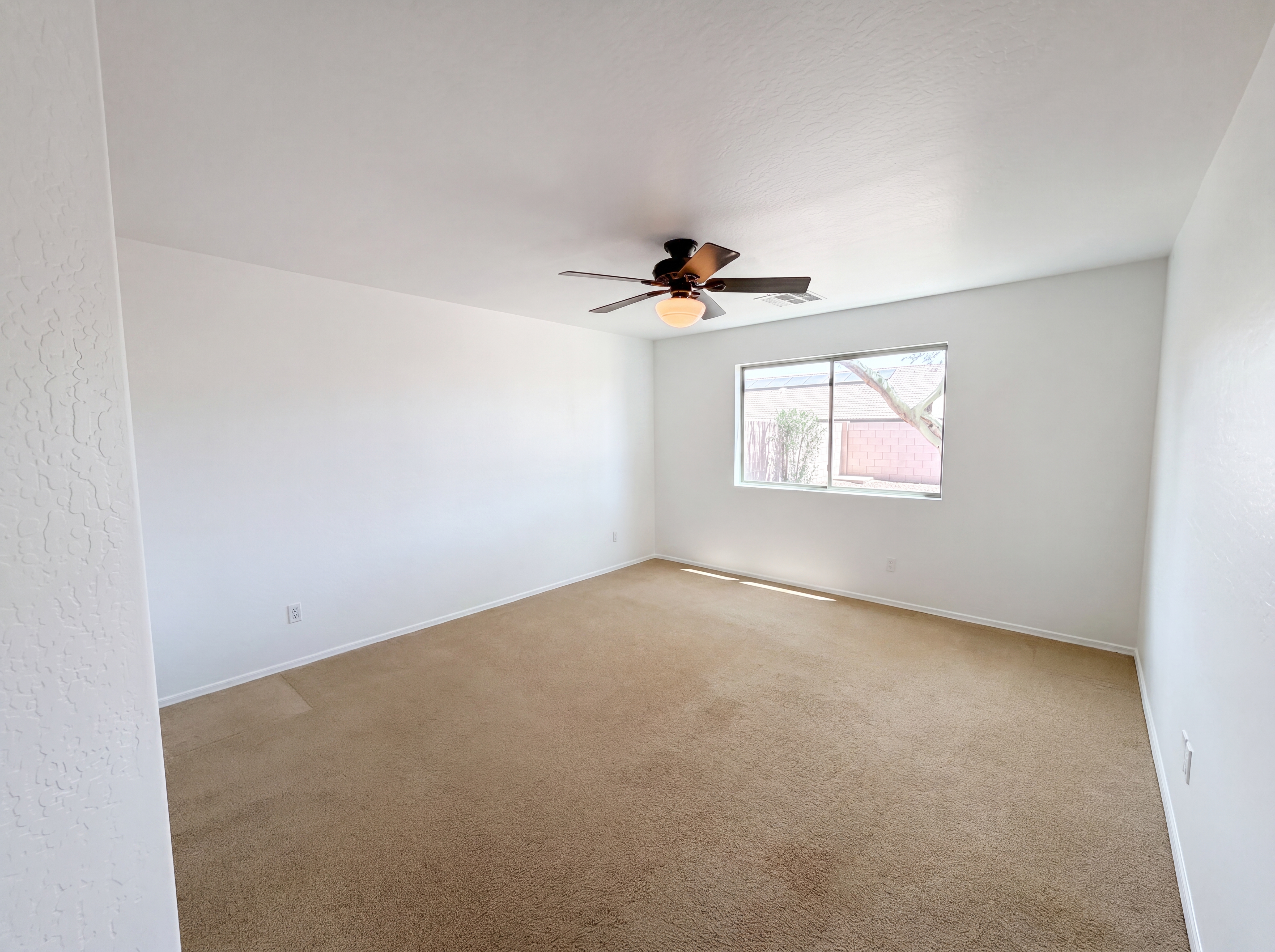 Photo 4 of 27 of 15861 W Papago St, Goodyear, AZ