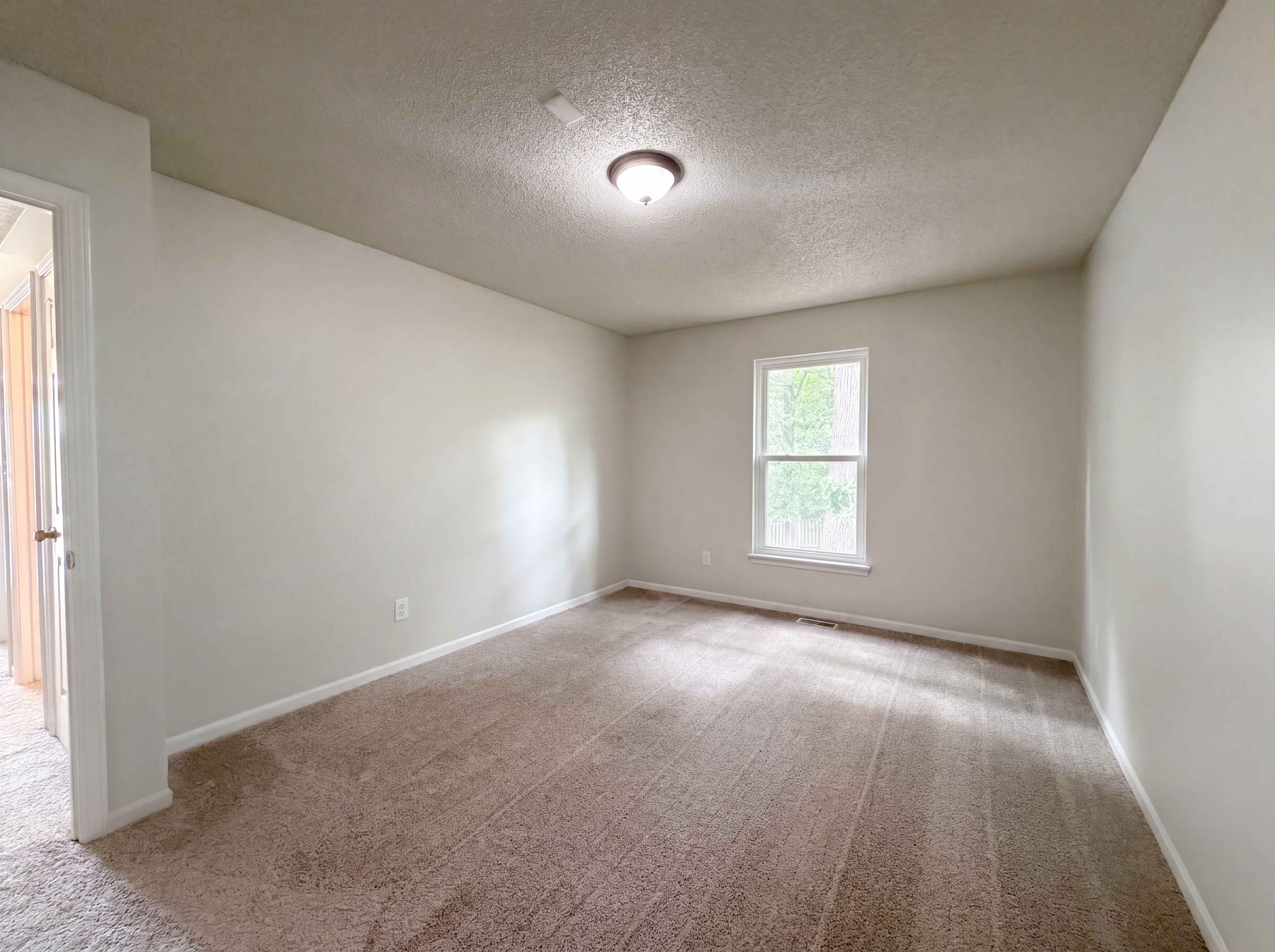 Photo 10 of 26 of 4304 S Shrank Ct, Independence, MO