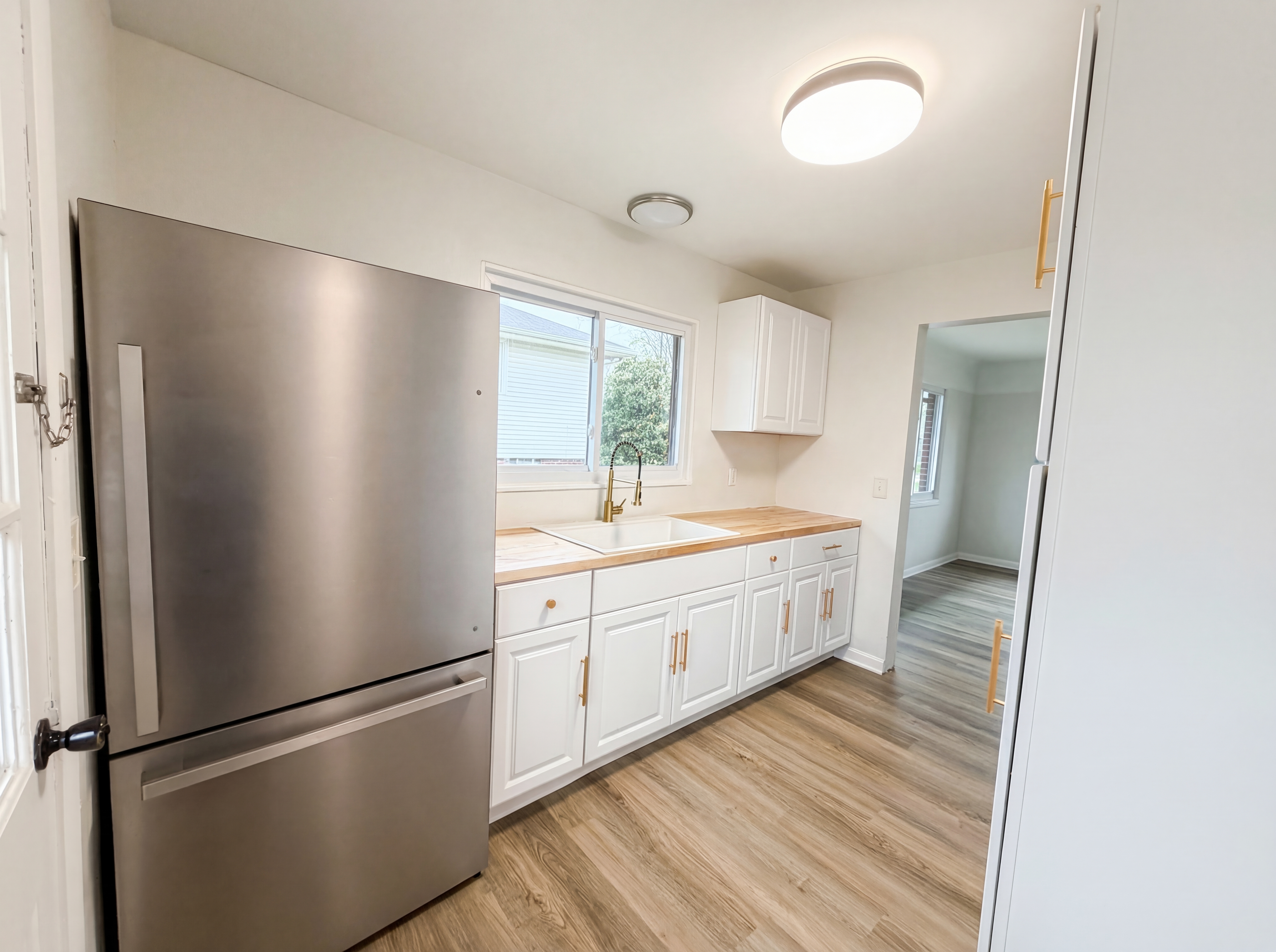 Photo 9 of 17 of 4506 Silverdale Rd, North Olmsted, OH
