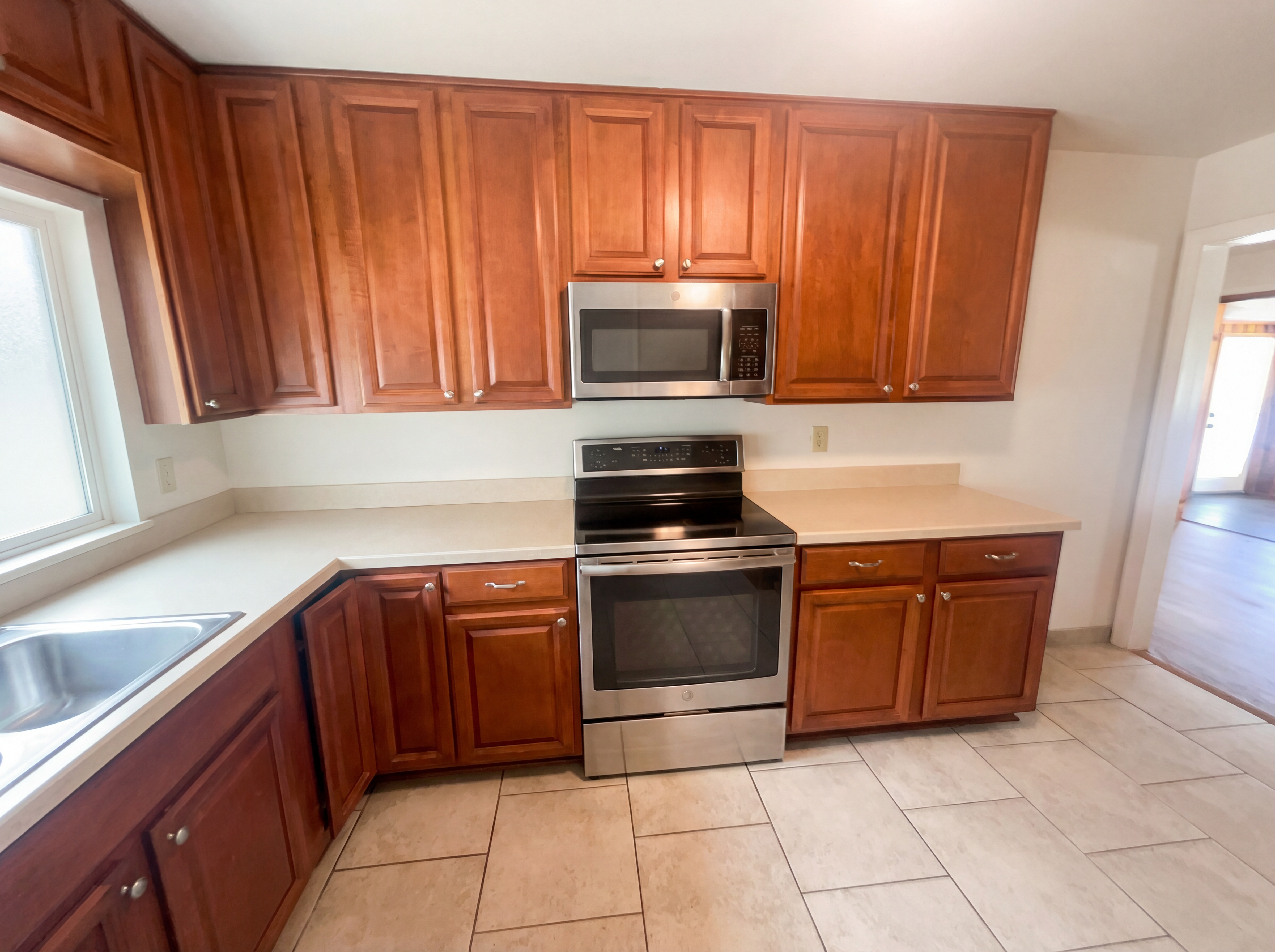 Photo 8 of 14 of 6123 Robbins Cir S, Jacksonville, FL