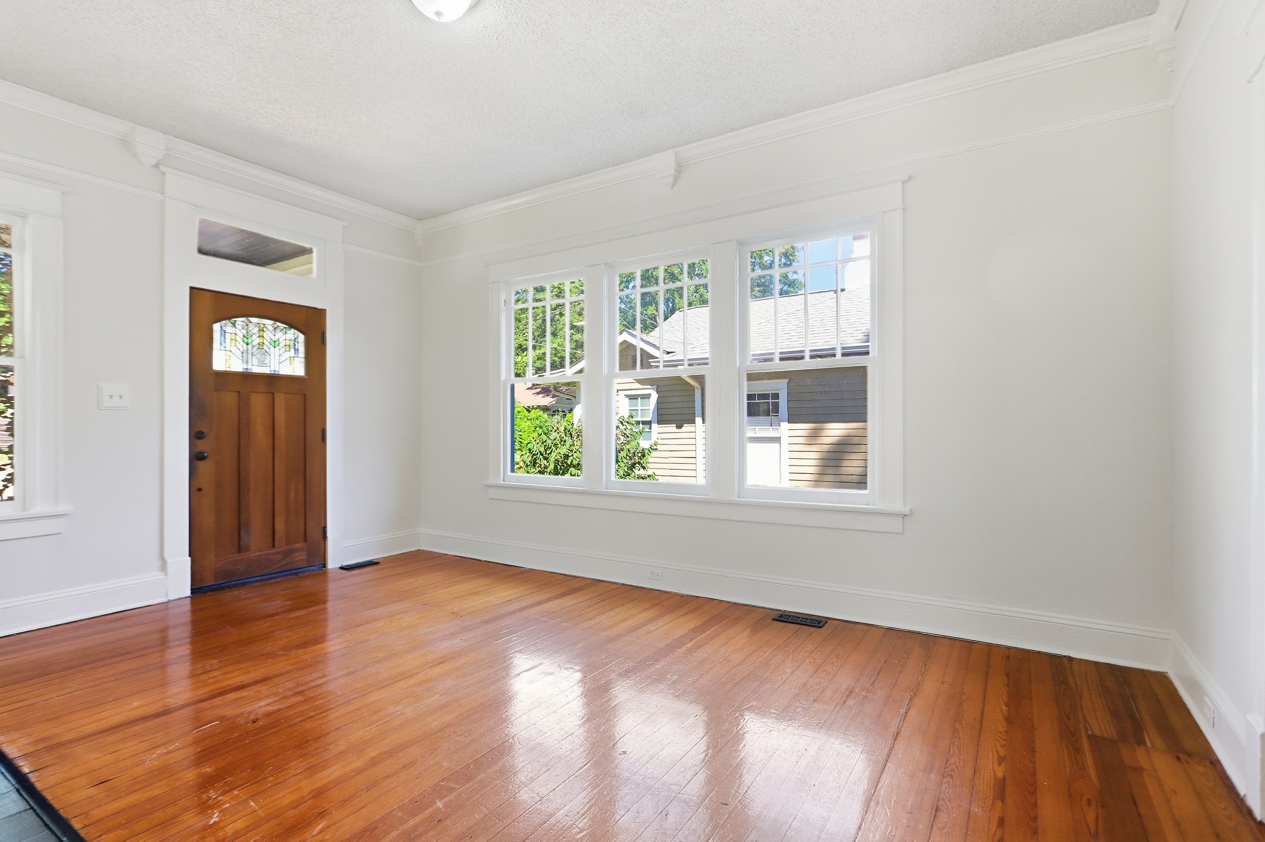 Photo 8 of 22 of 1470 Graham St SW, Atlanta, GA