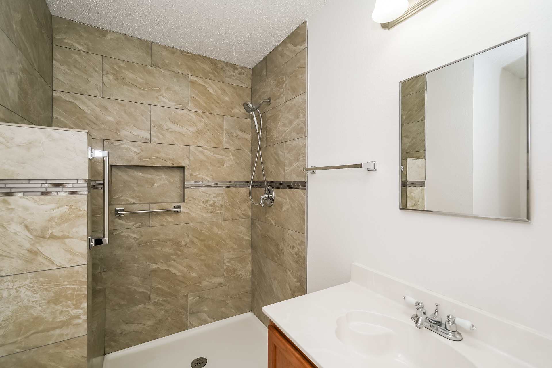 Photo 14 of 21 of 8717 Hunters Creek Dr, Fort Worth, TX
