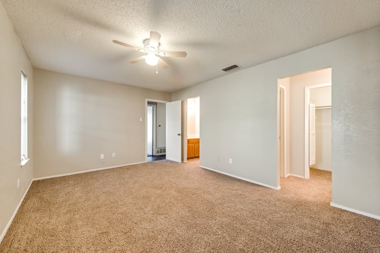 Photo 11 of 29 - 1426 Westwood Dr, Lewisville, TX 75067