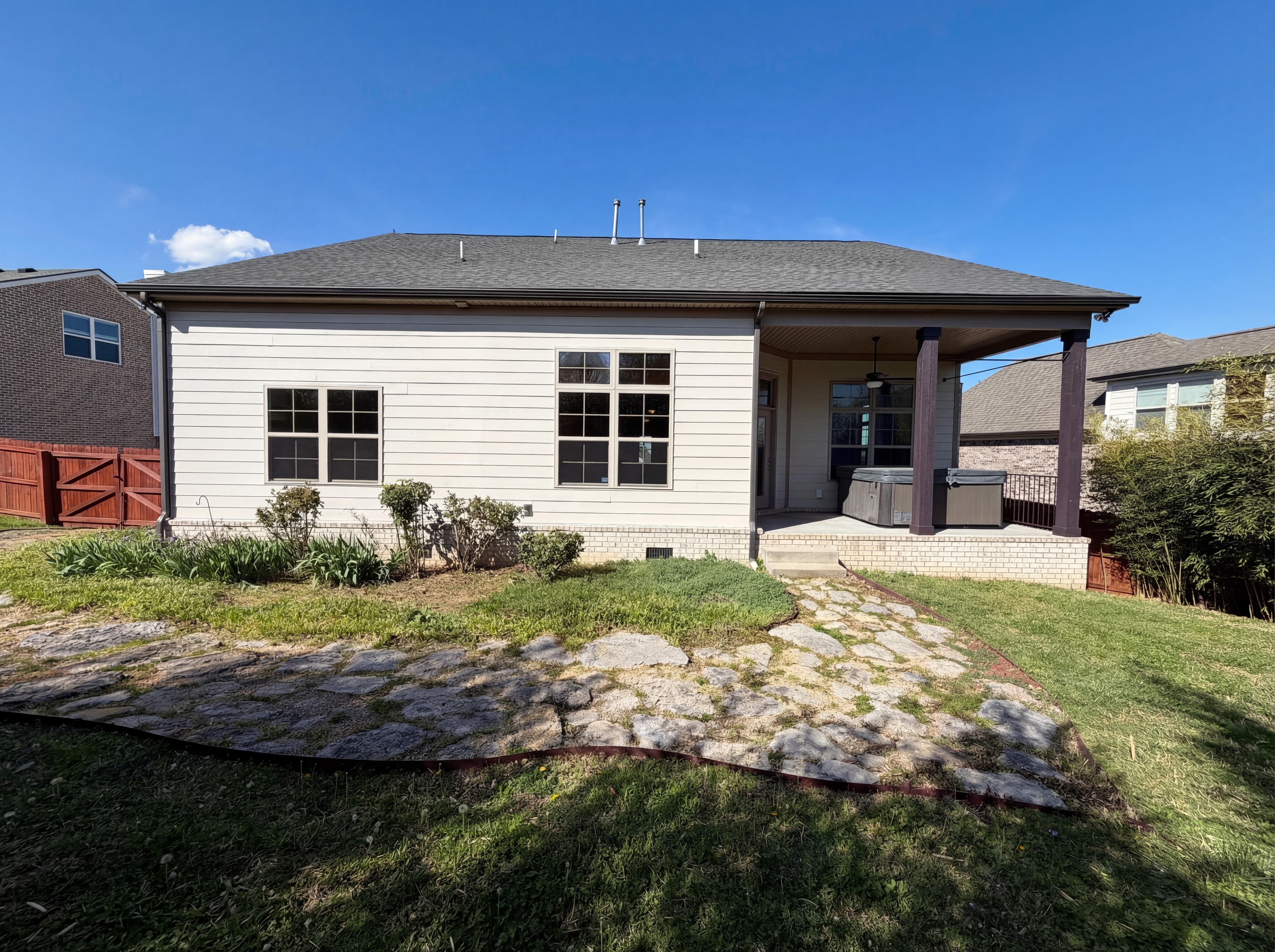 Photo 5 of 30 of 5321 Abbottswood Dr, Smyrna, TN