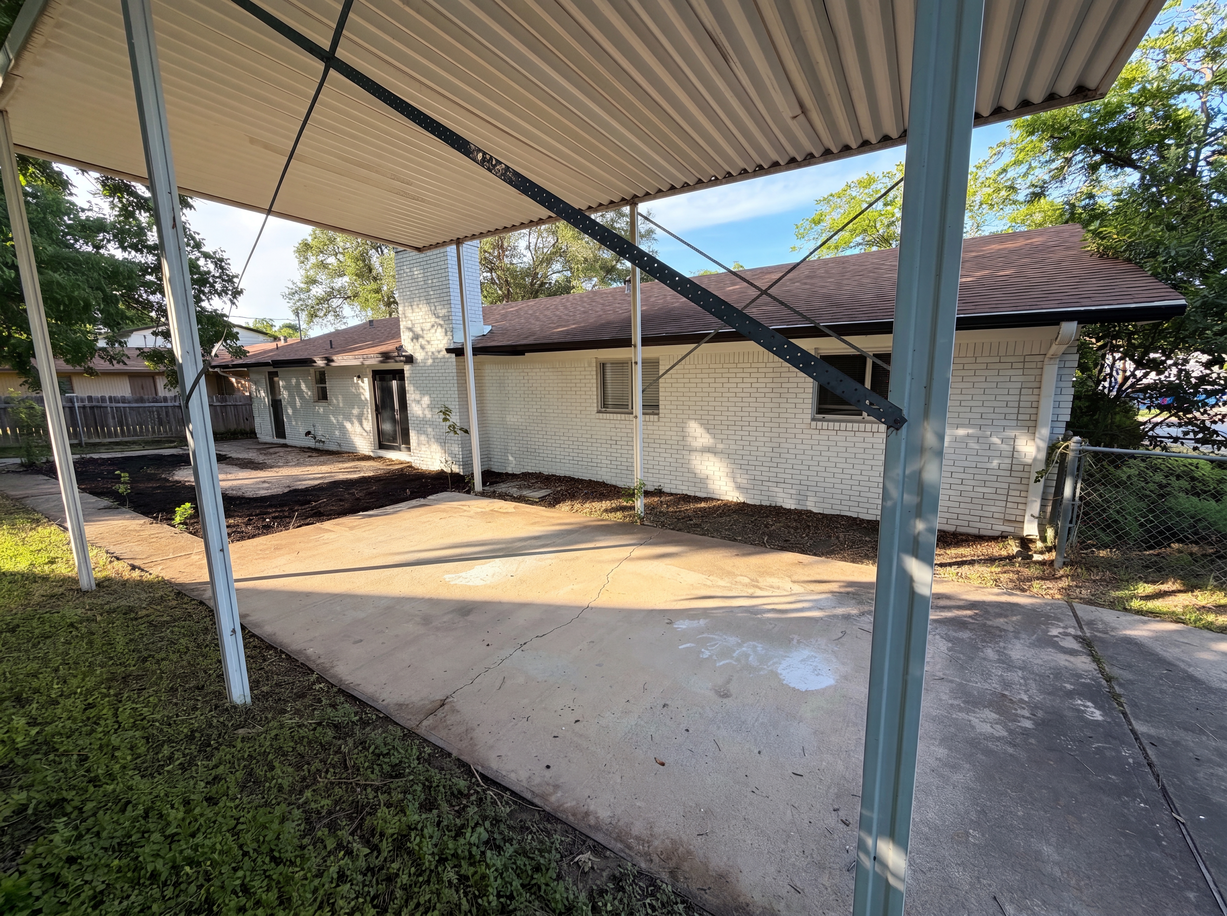 Photo 5 of 17 of 2609 Loyola Ln, Austin, TX