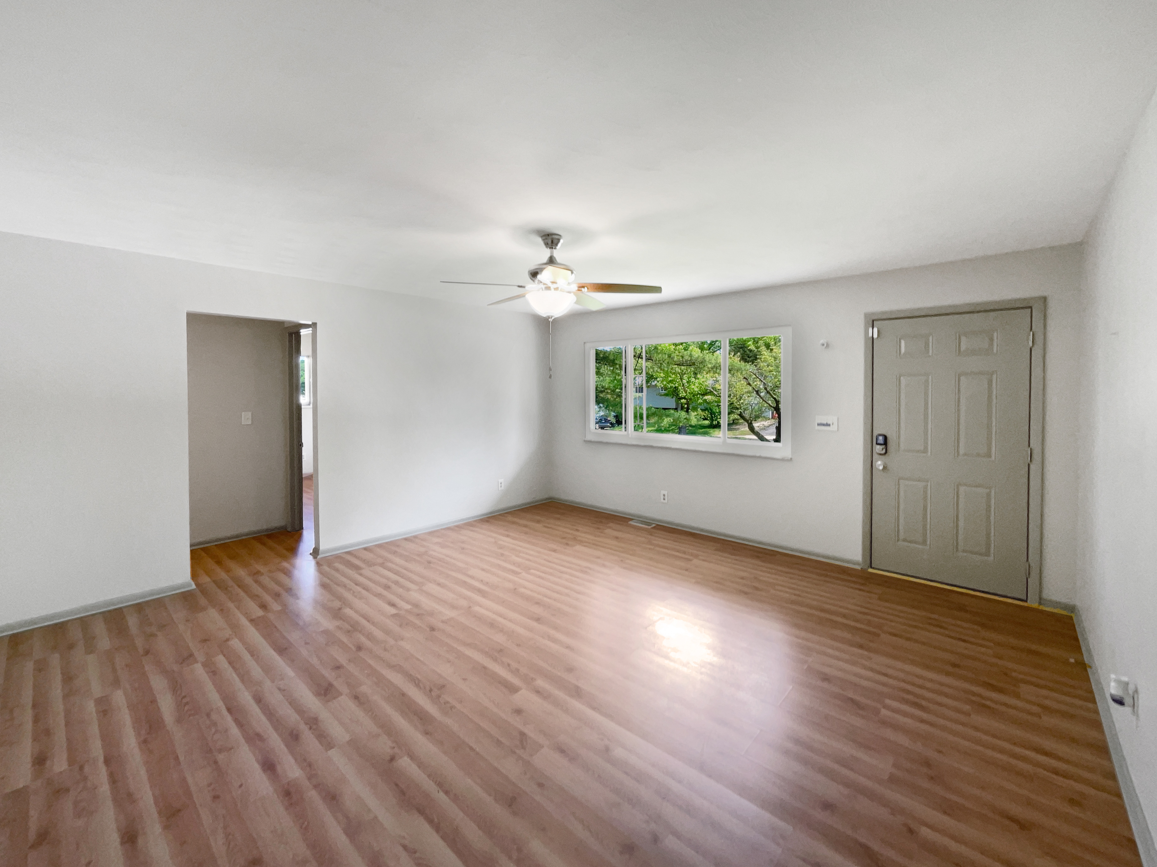 Photo 3 of 19 of 3344 Southwest Dr, Indianapolis, IN