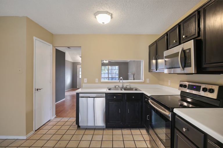 Photo 7 of 26 - 4641 Feathercrest Dr, Fort Worth, TX 76137