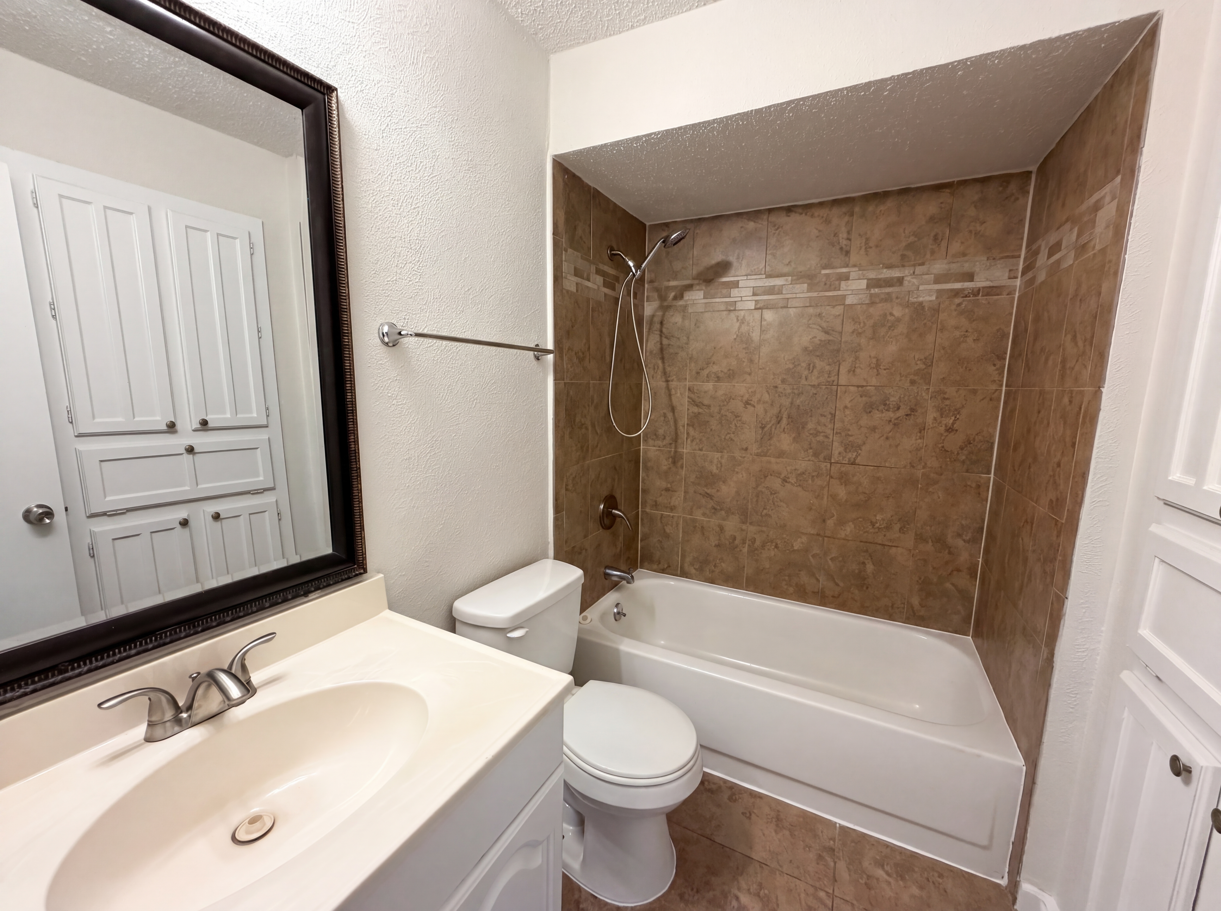Photo 13 of 17 of 5410 Vagas Dr, Rowlett, TX