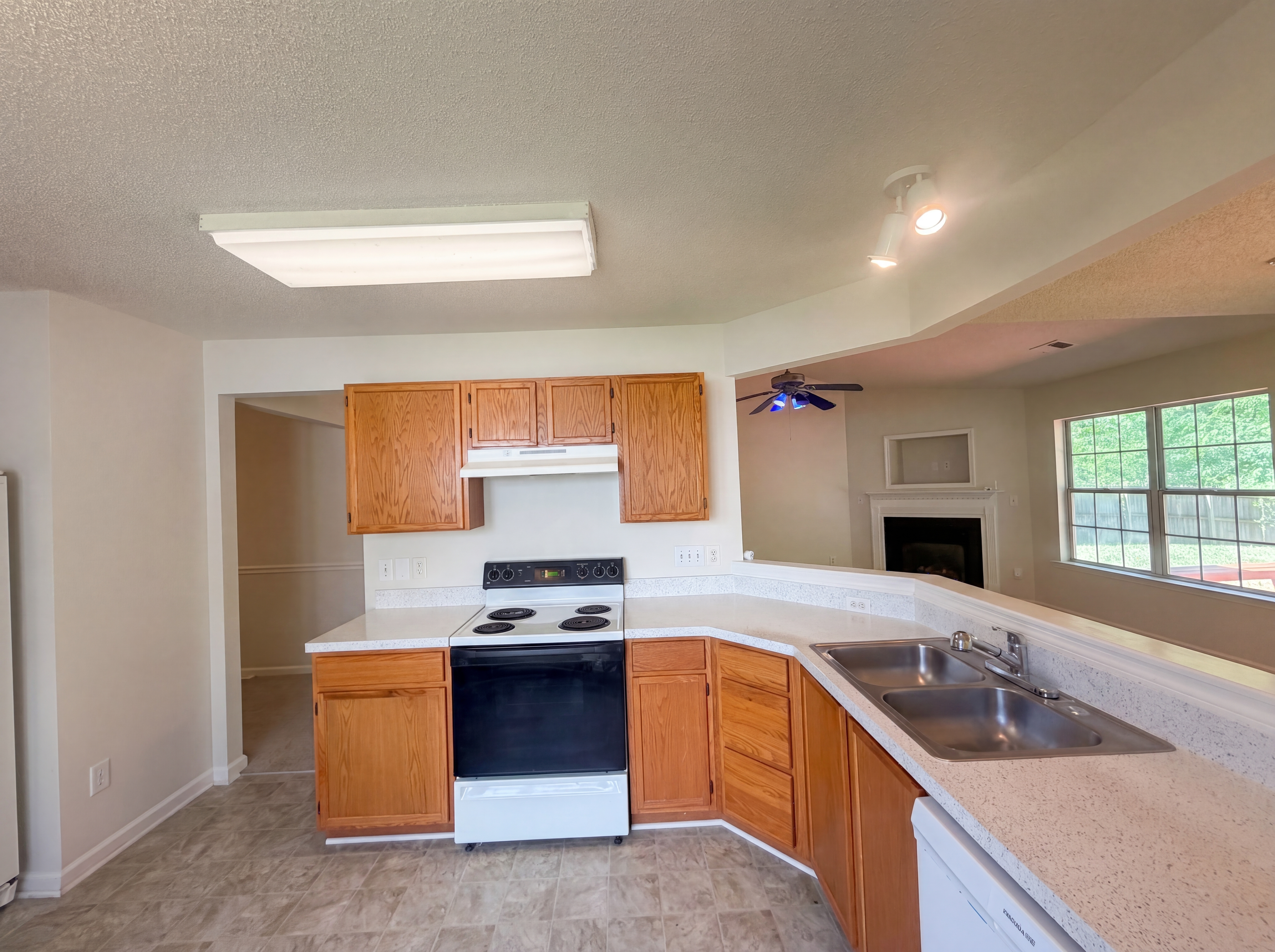Photo 8 of 21 of 4234 Nestleway Ct, Greensboro, NC