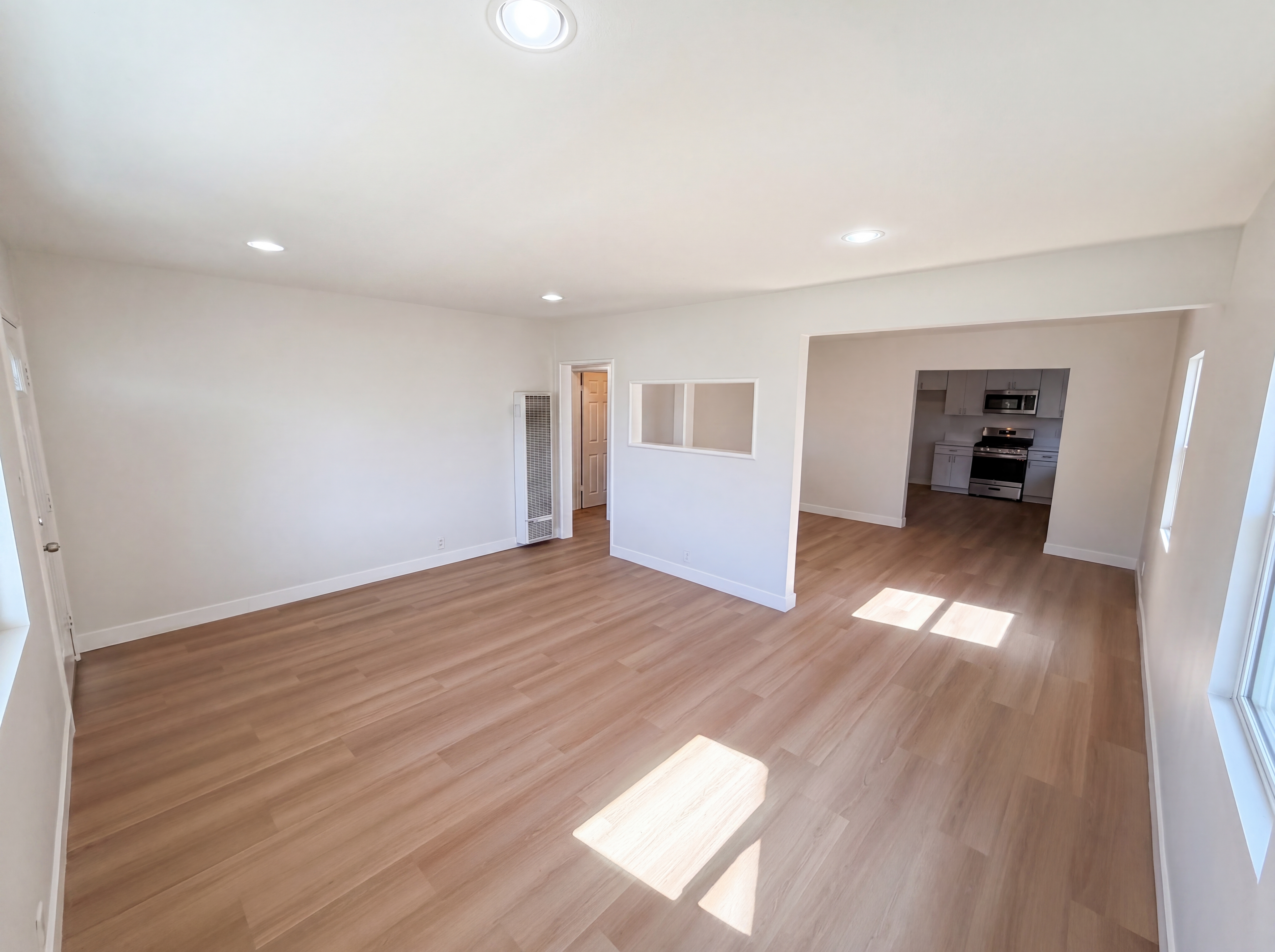 Photo 9 of 27 of 818 W 130th St, Compton, CA