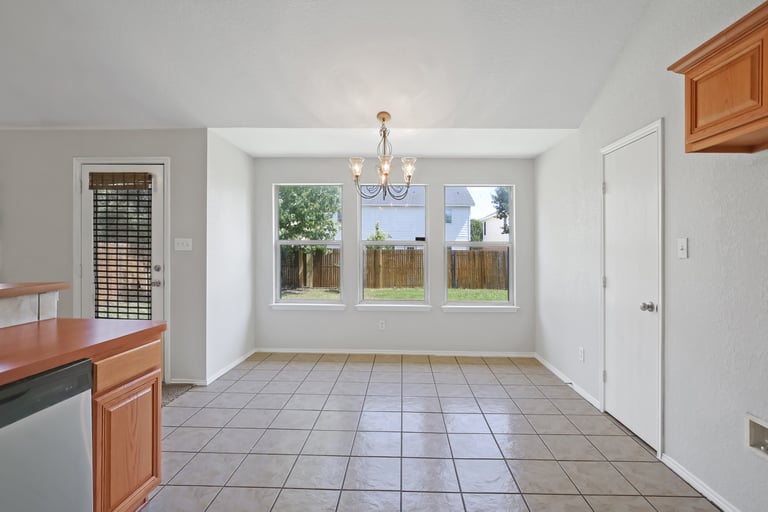 Photo 1 of 26 - 9812 Parkmere Dr, Fort Worth, TX 76108