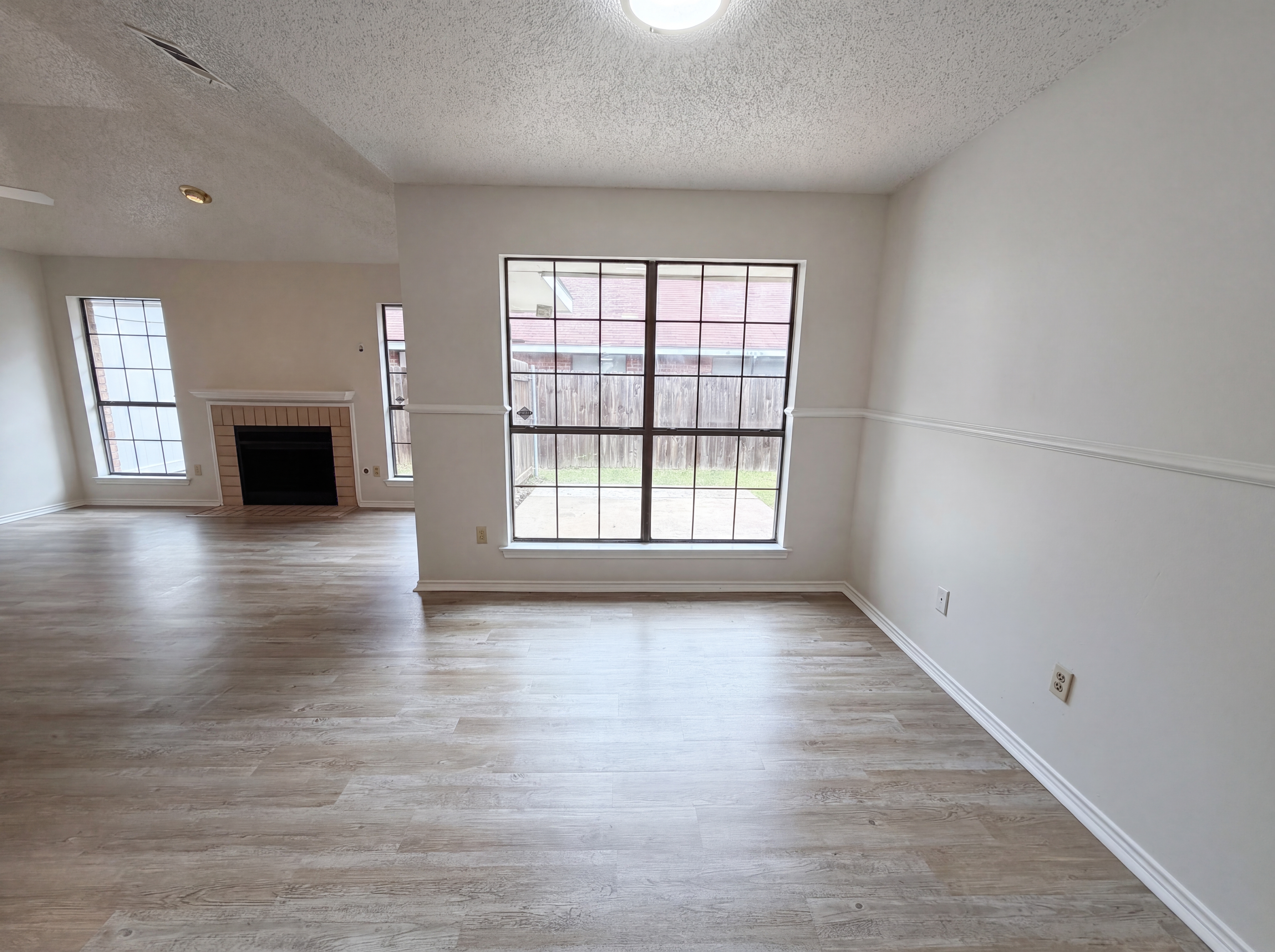 Photo 8 of 18 of 1502 Allen Dr, Cedar Hill, TX
