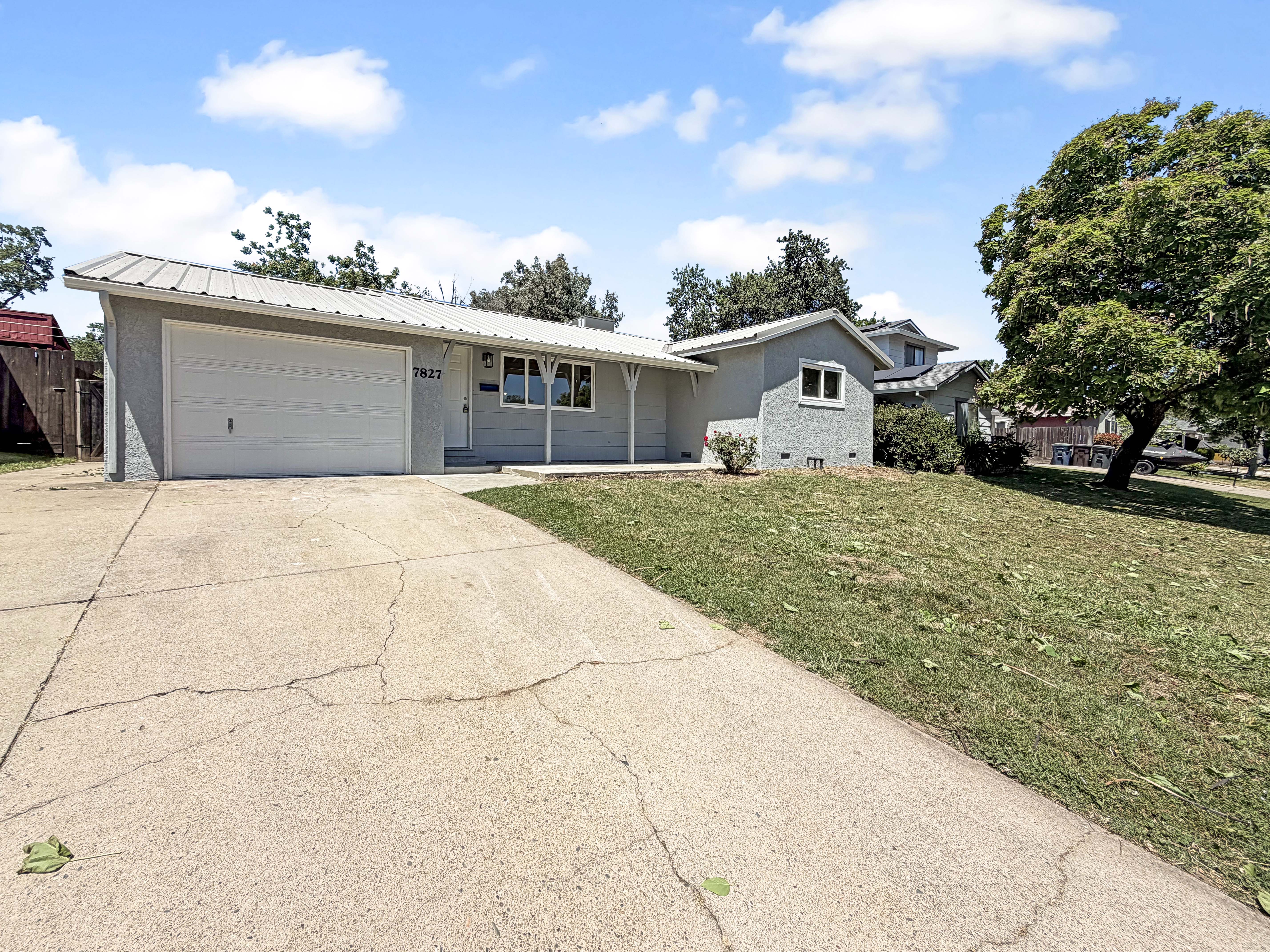 Photo 8 of 26 of 7827 Glen Tree Dr, Citrus Heights, CA