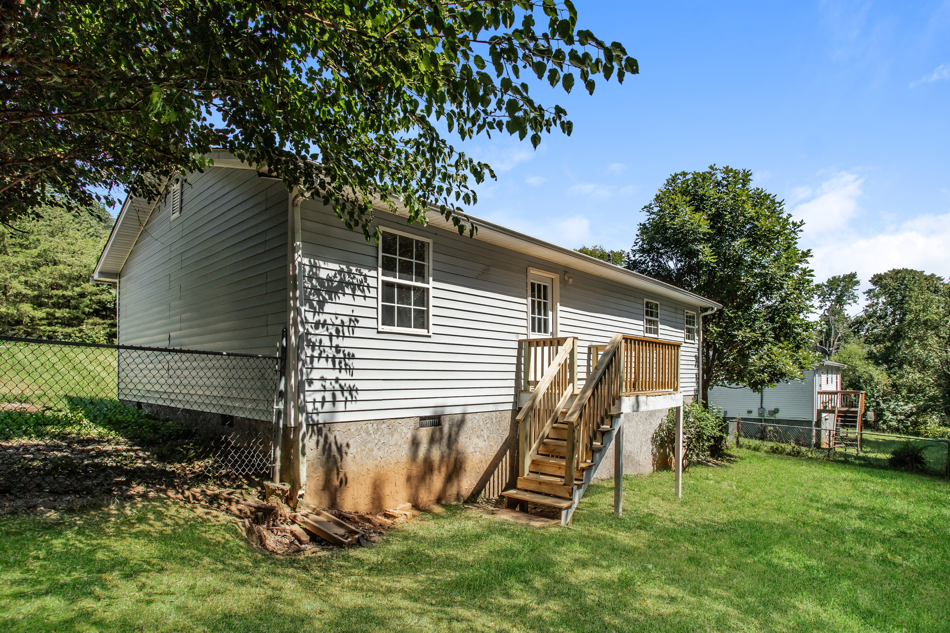 Photo 2 of 14 of 252 Queener Ln, Caryville, TN