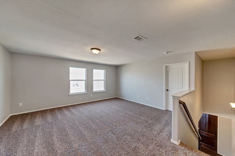 Photo 22 of 37 - 941 John Kennedy Dr, Saginaw, TX 76179