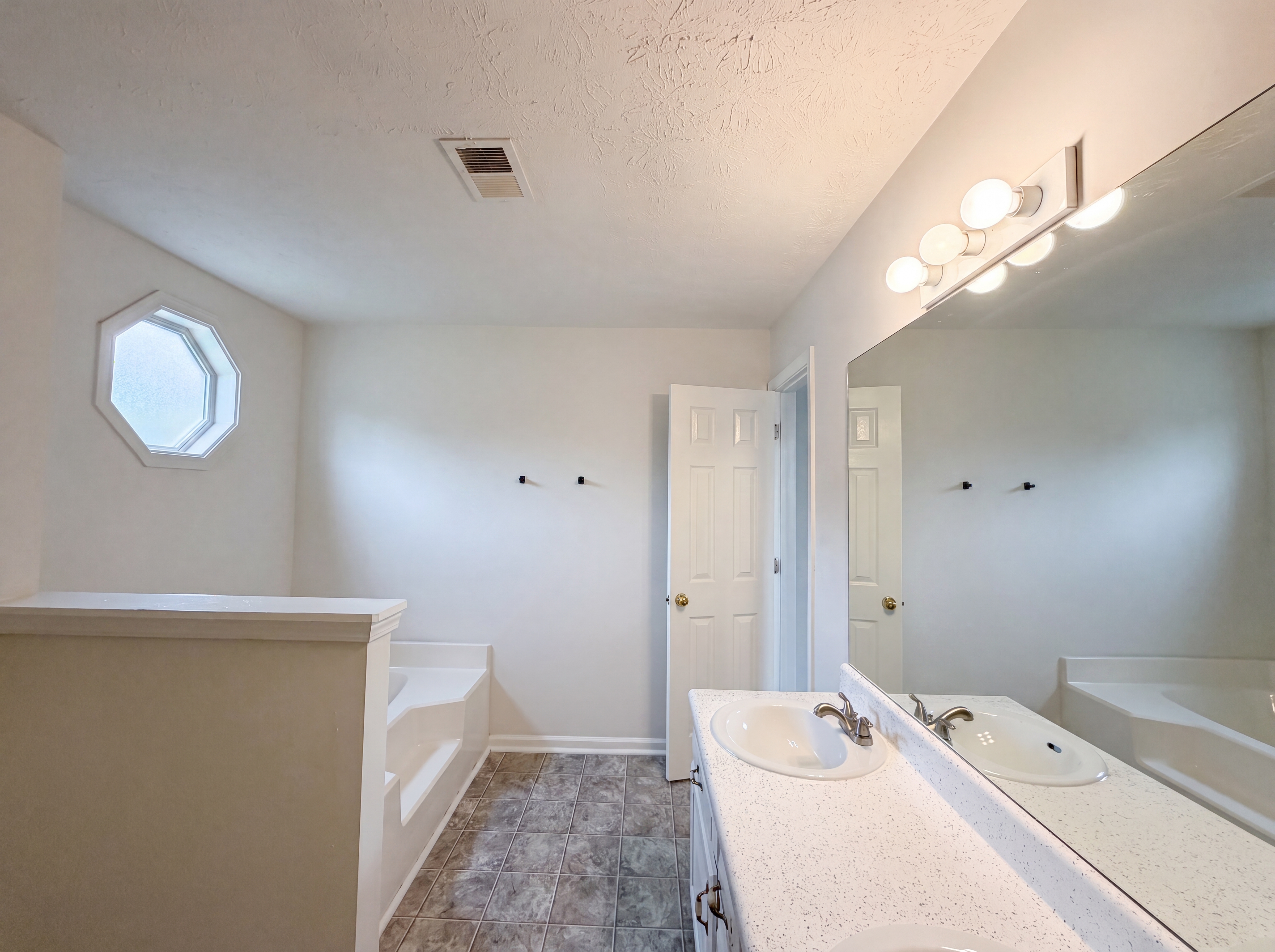 Photo 9 of 32 of 5355 Queen Ester Ct, Ellenwood, GA