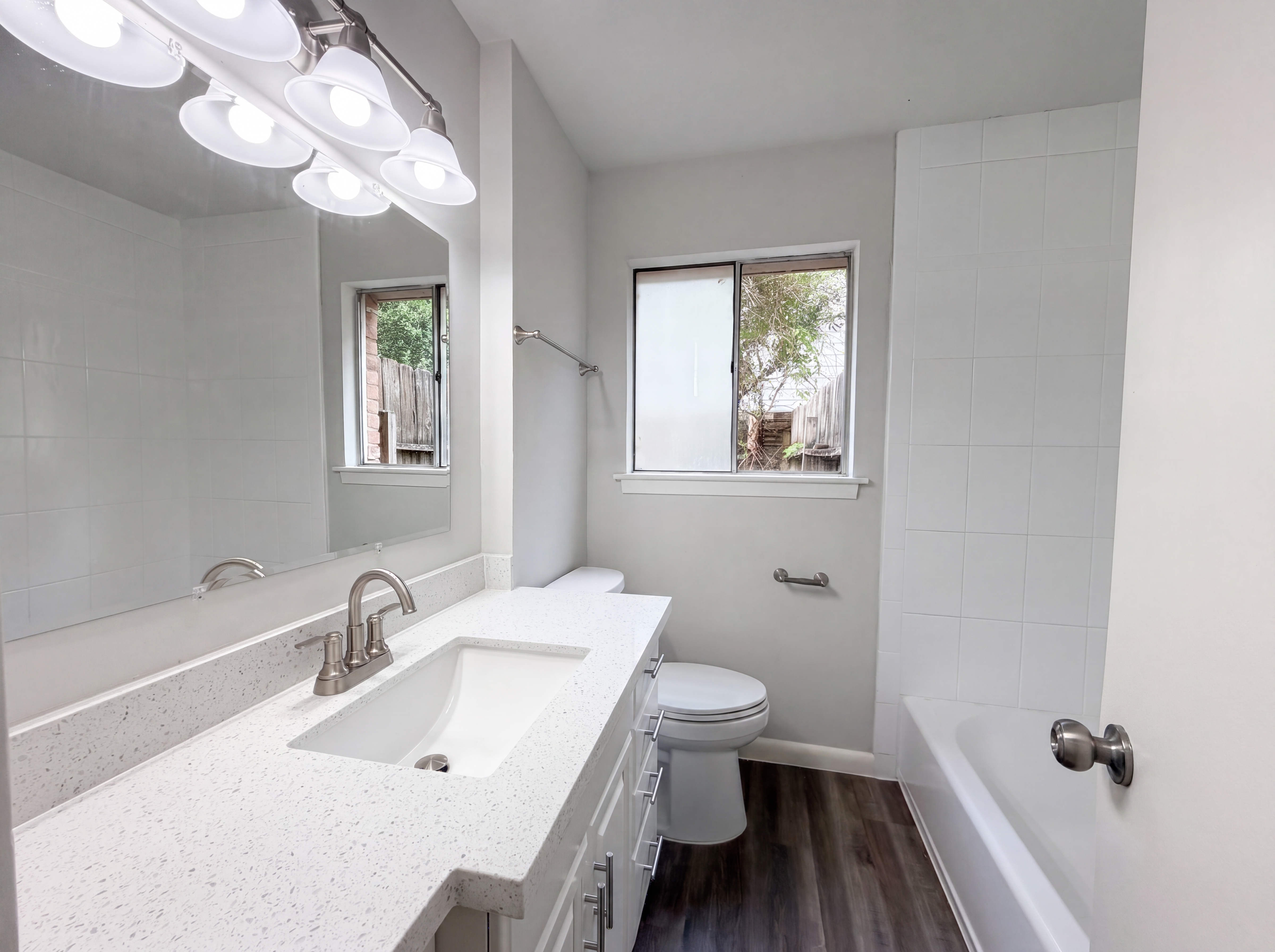 Photo 13 of 17 of 9603 Highmeadow Dr, Houston, TX